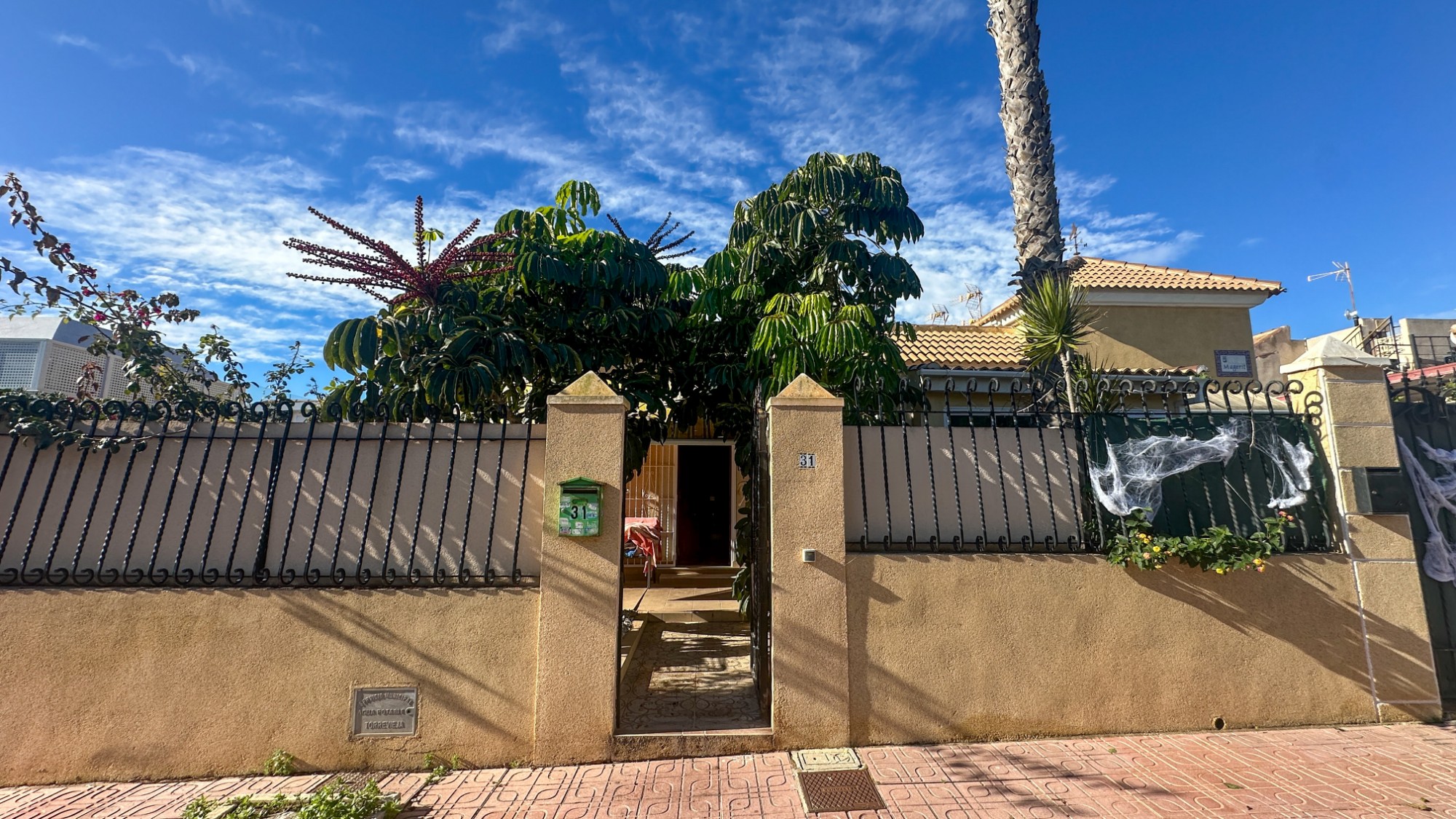 Stunning Coastal Townhouse – 300m from the Mediterranean Enjoy the Mediterranean breeze in this impe