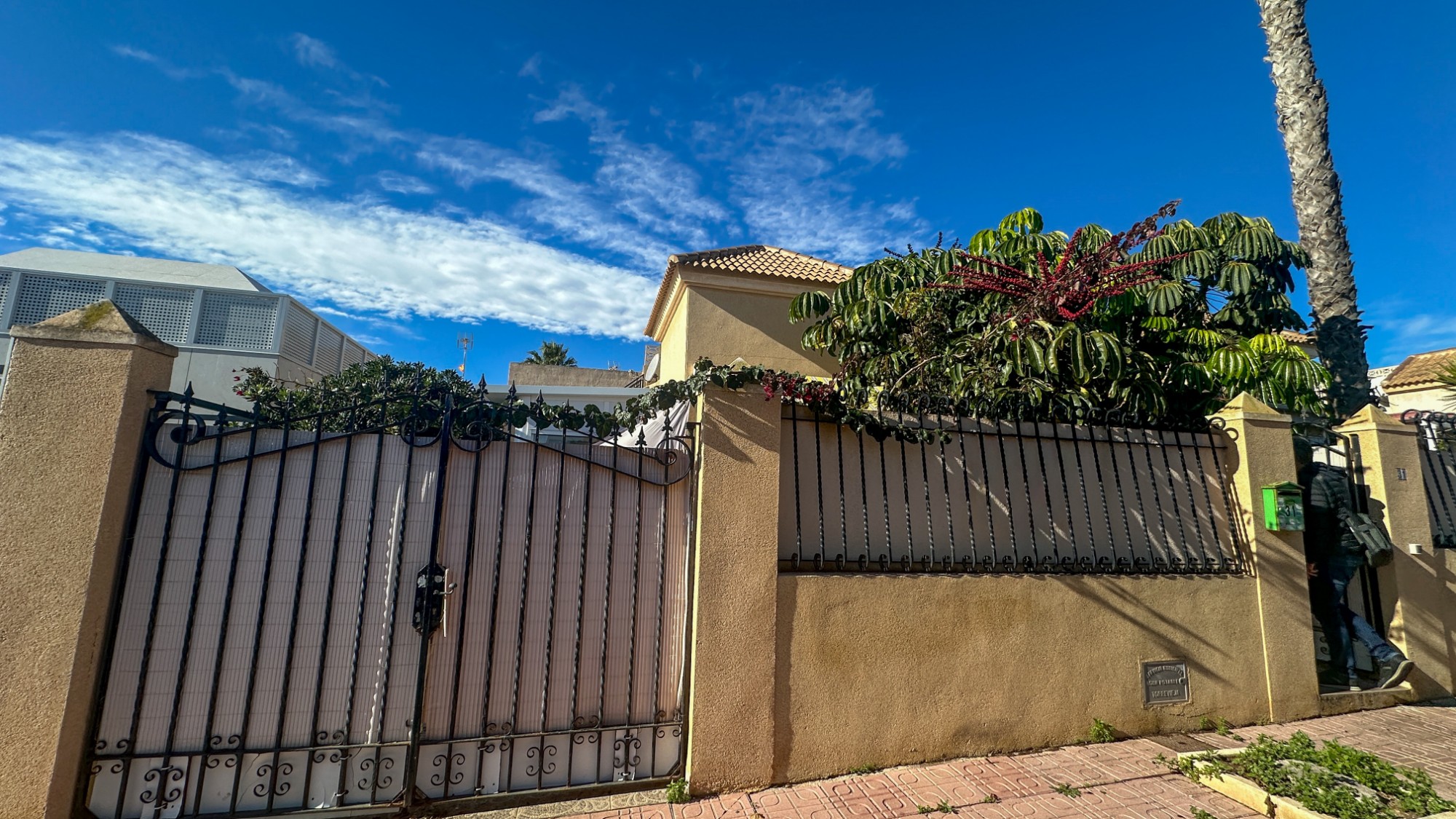 Stunning Coastal Townhouse – 300m from the Mediterranean Enjoy the Mediterranean breeze in this impe