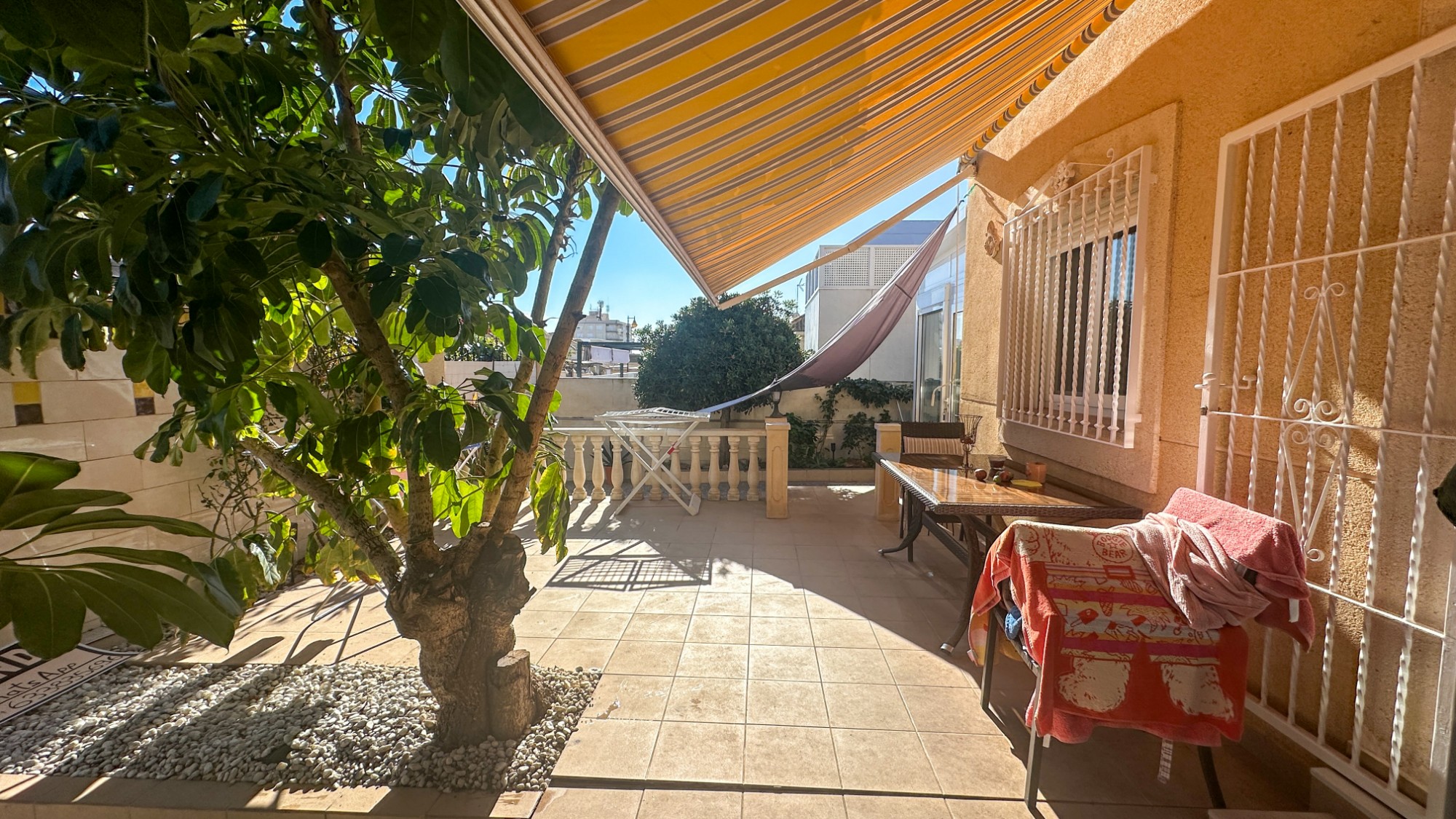Stunning Coastal Townhouse – 300m from the Mediterranean Enjoy the Mediterranean breeze in this impe