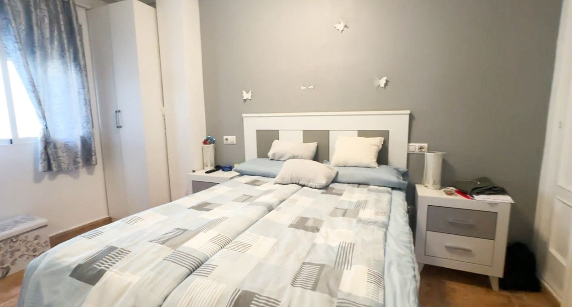 Bedroom in apartment for sale in Torrevieja