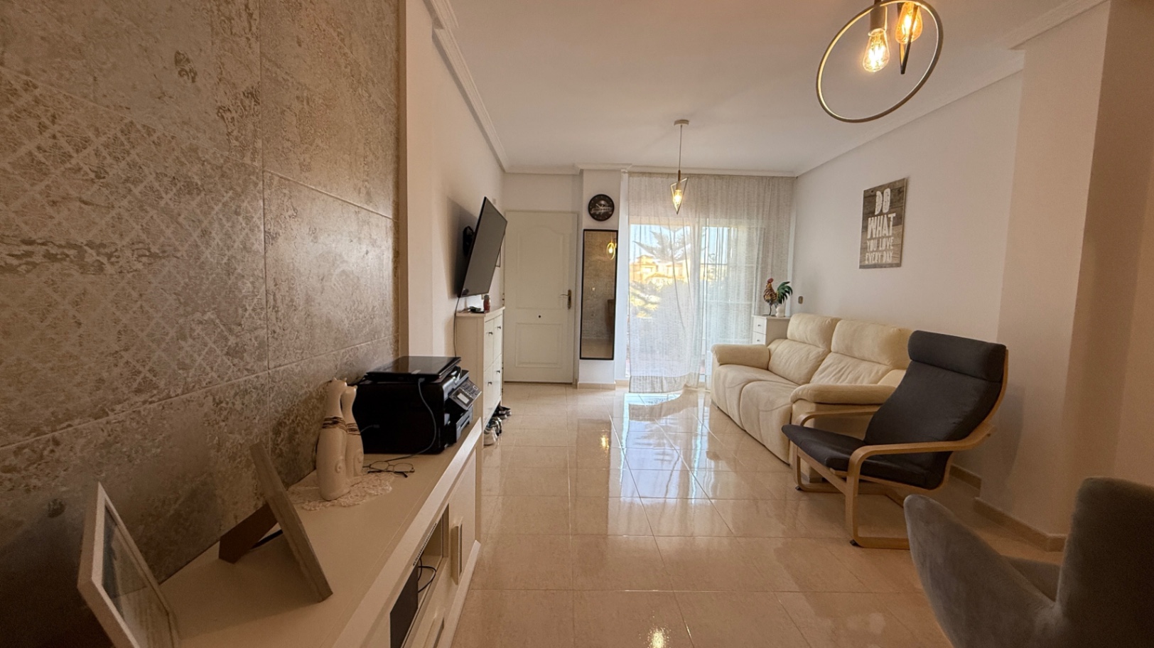 This beautifully maintained 2-bedroom, 1-bathroom property offers a perfect blend of comfort and cha