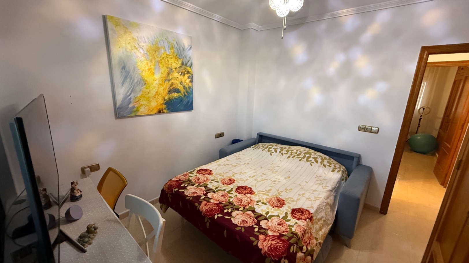 Bedroom in apartment for sale in Orihuela