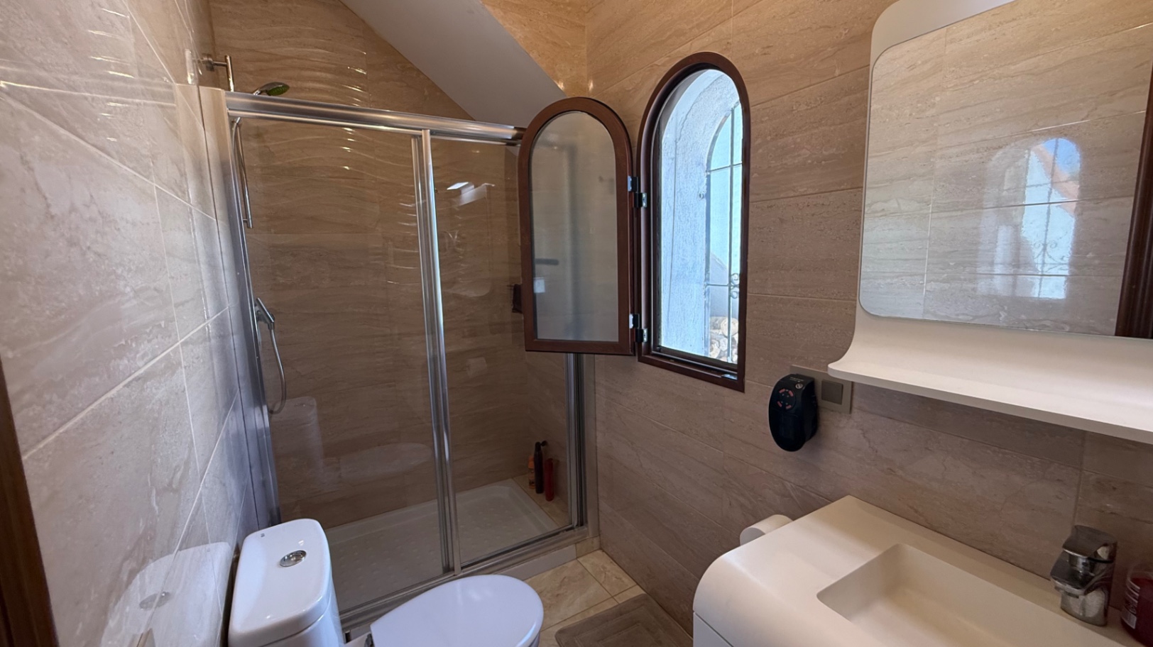Pool area in villa for sale in Orihuela