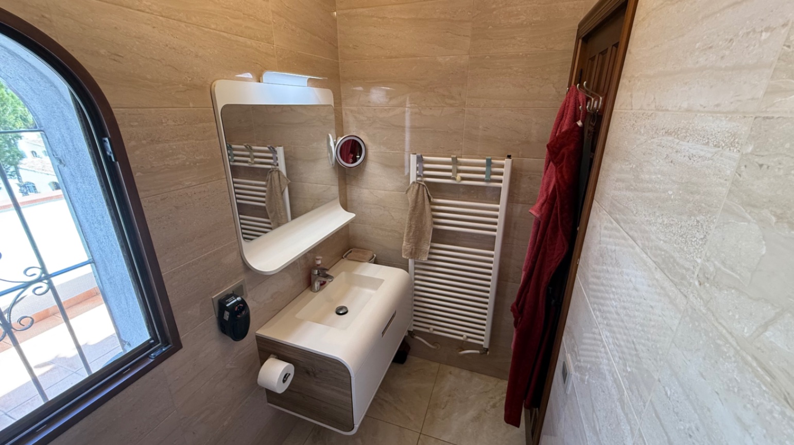 Bedroom in villa for sale in Orihuela
