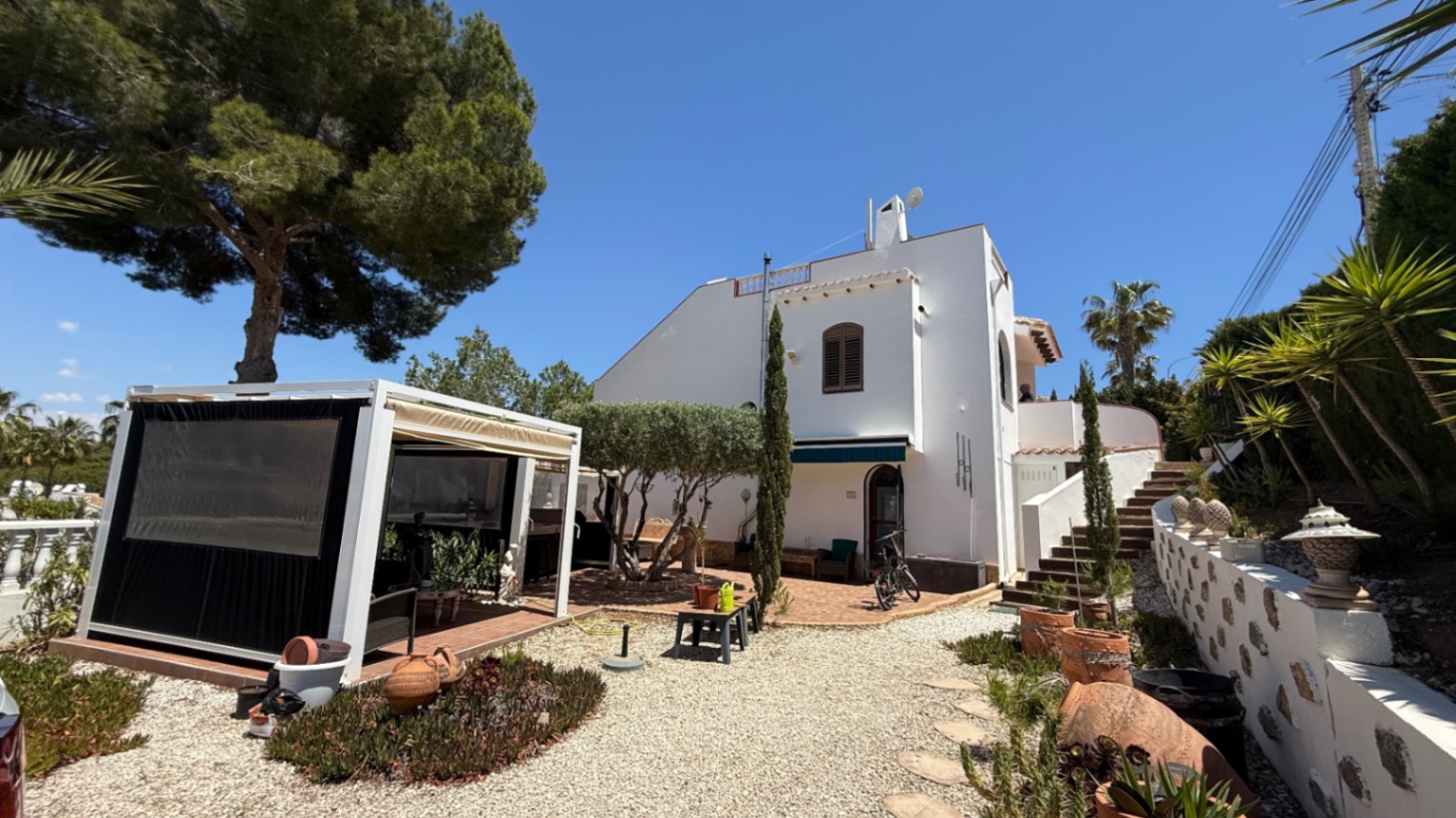 Master bedroom in villa for sale in Orihuela