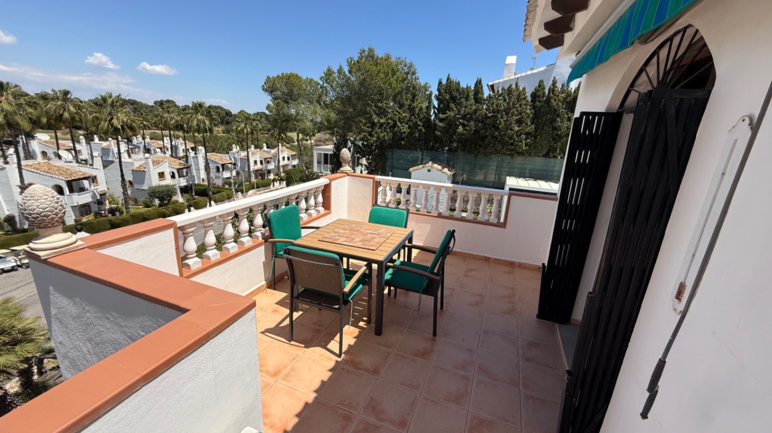 Pool area in villa for sale in Orihuela