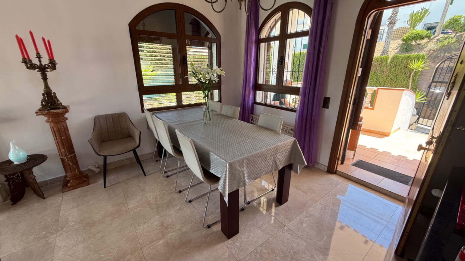 Pool area in villa for sale in Orihuela