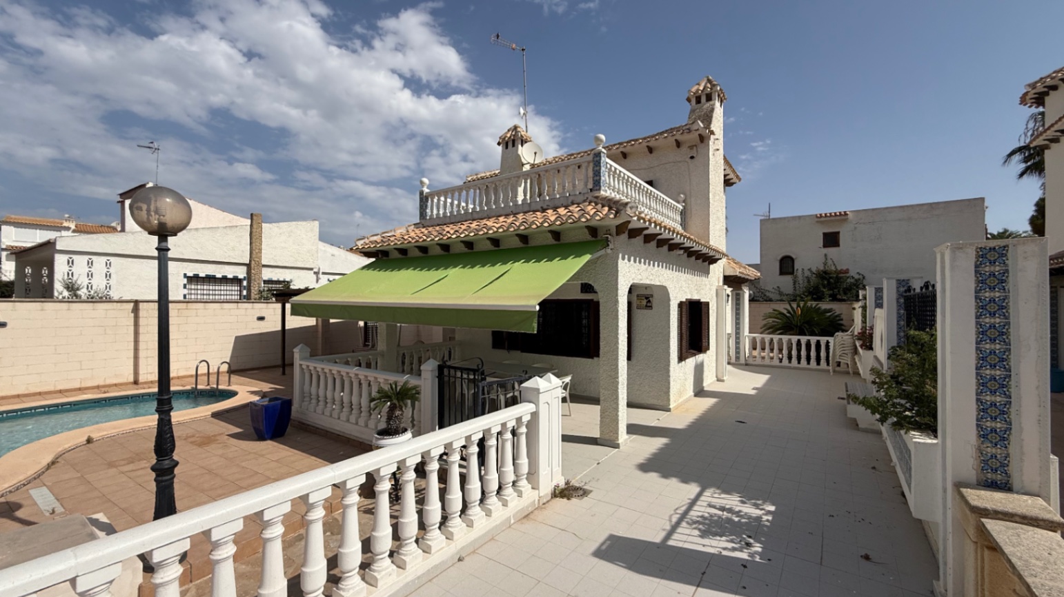 Master bedroom in villa for sale in Orihuela