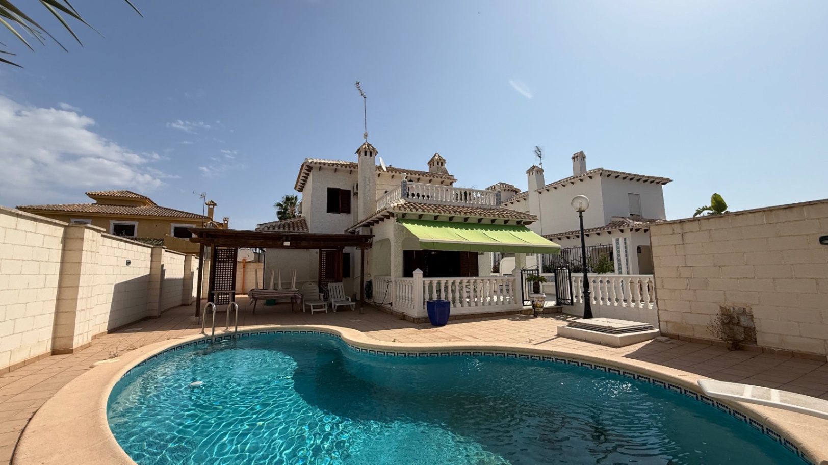 Terrace in villa for sale in Orihuela