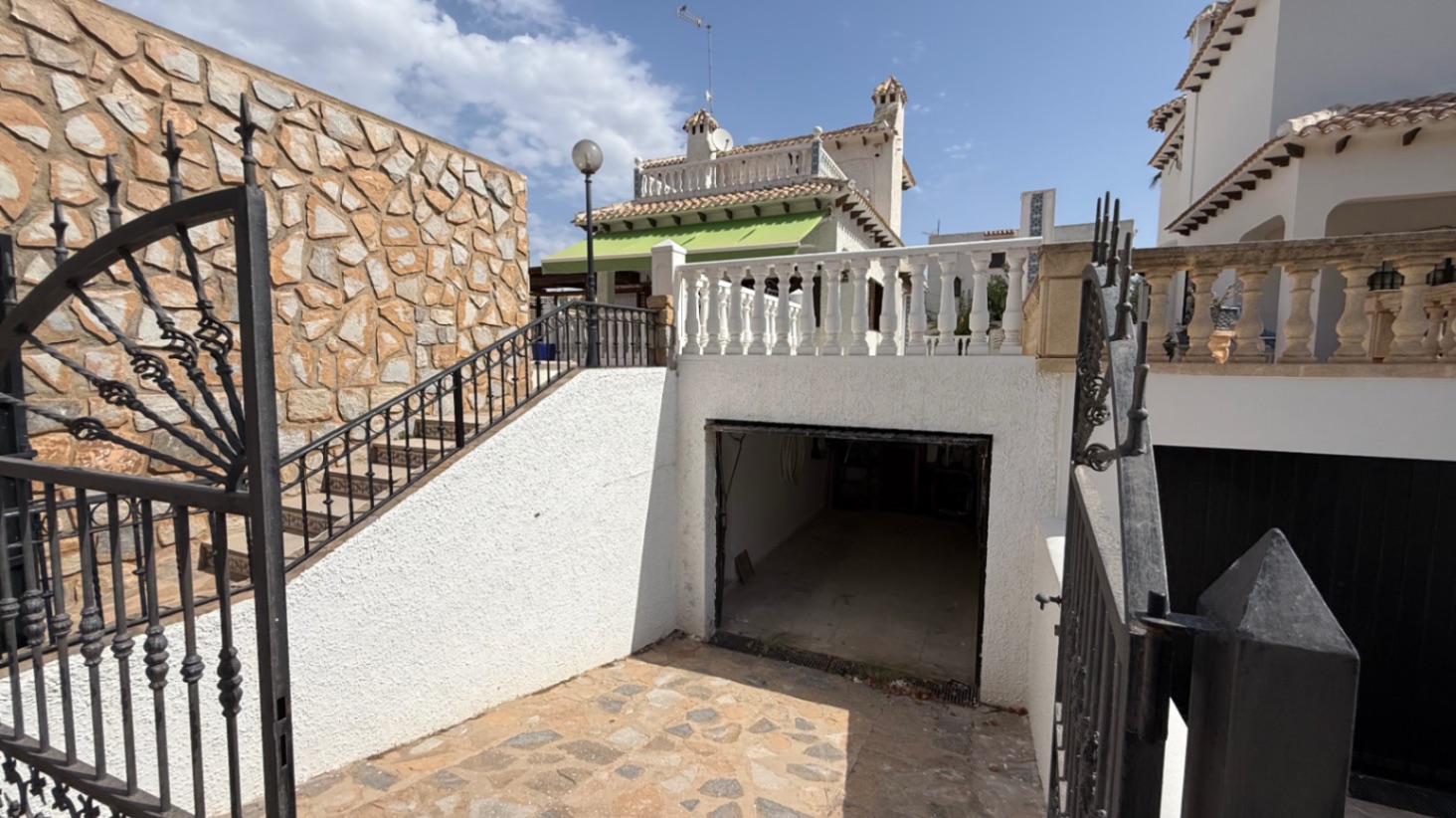 Garden in villa for sale in Orihuela