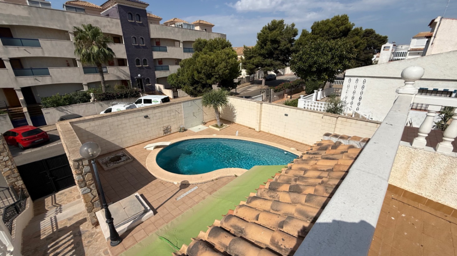 Pool area in villa for sale in Orihuela