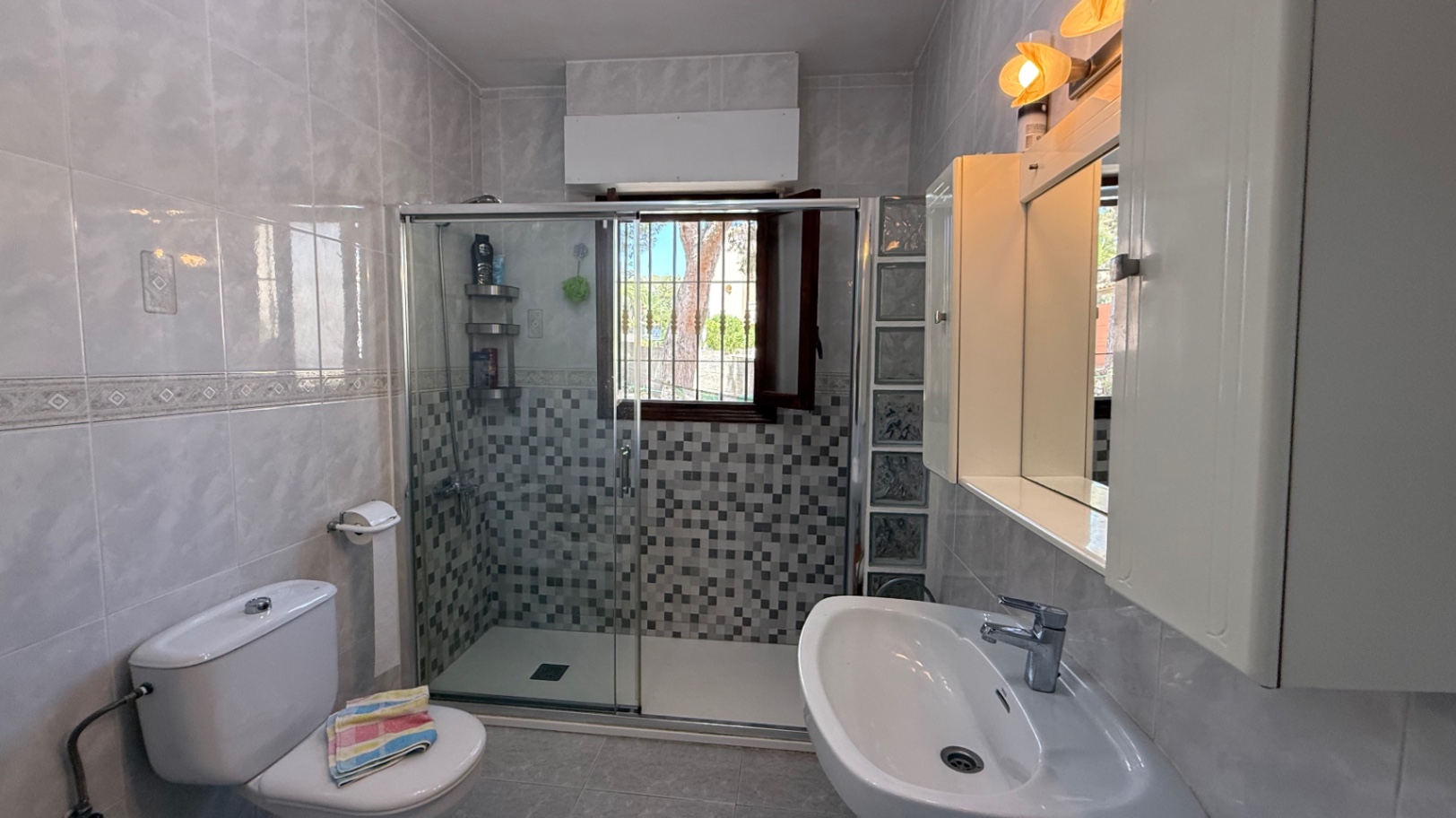 Pool area in villa for sale in Orihuela