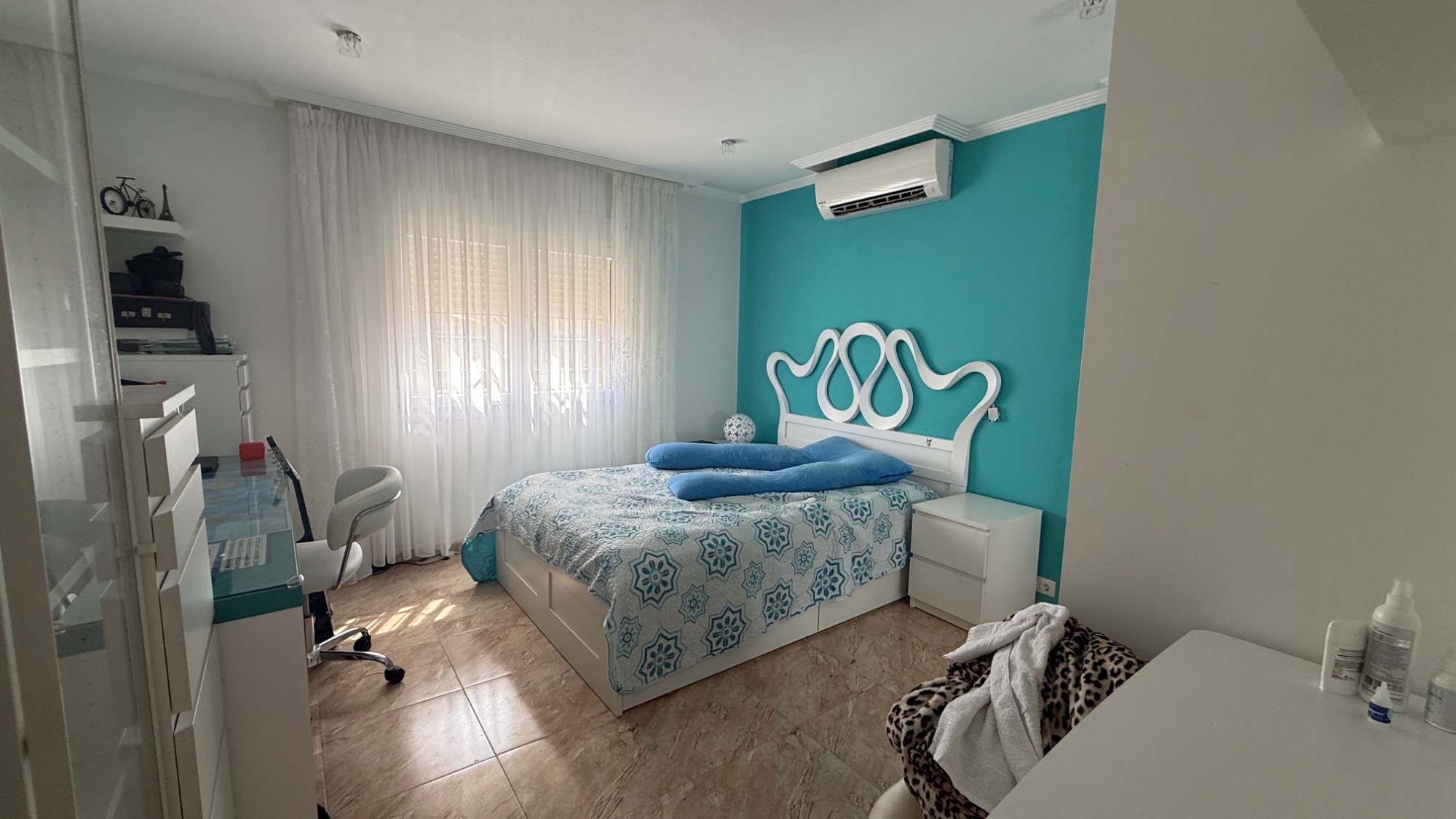 Master bedroom in villa for sale in Torrevieja