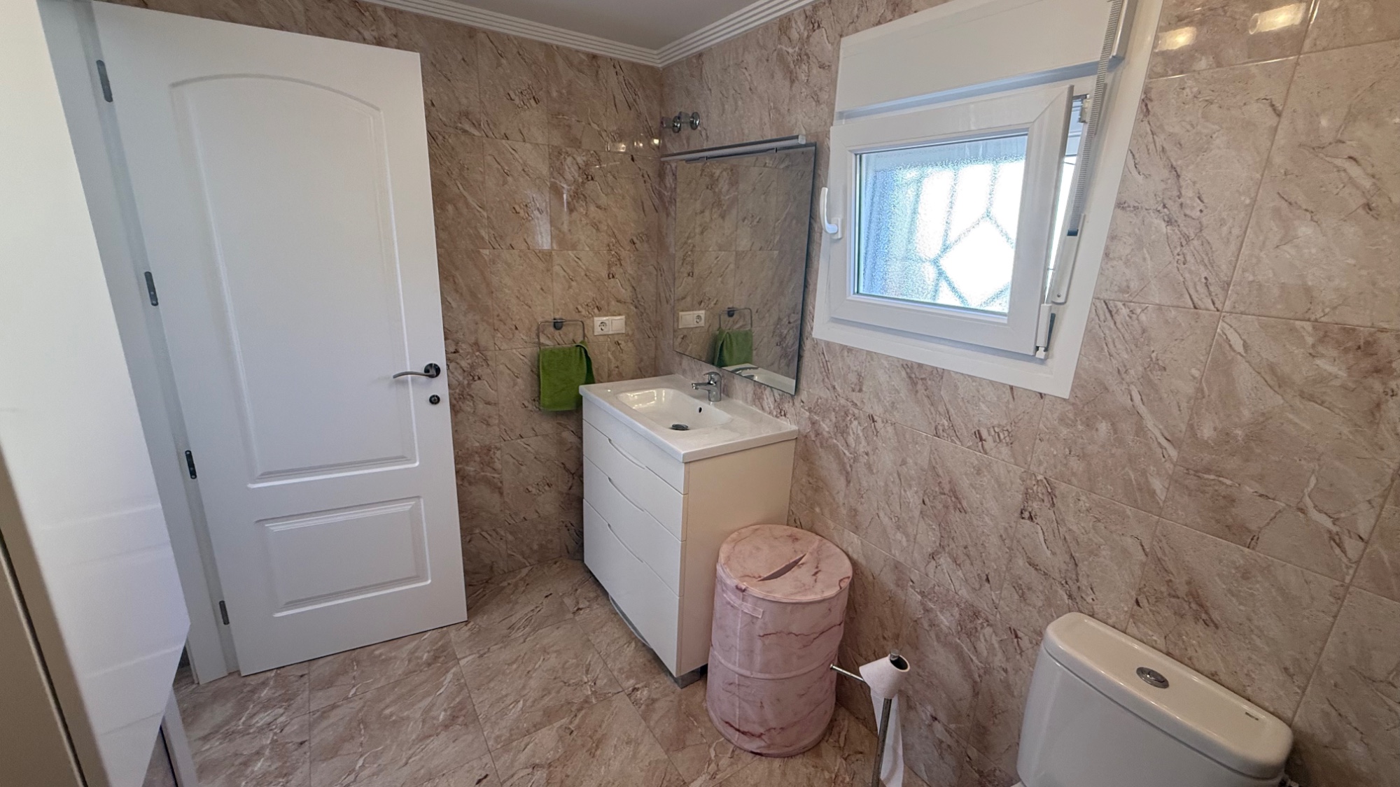 Bathroom in villa for sale in Torrevieja