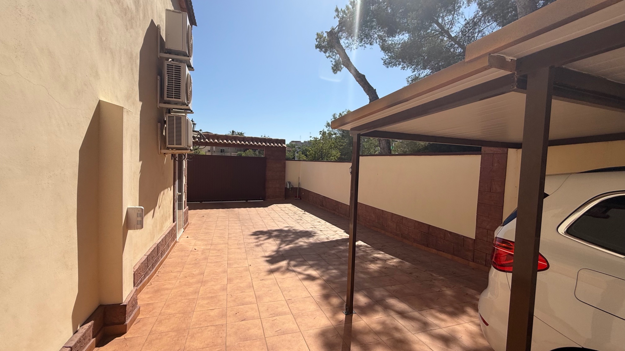 Pool area in villa for sale in Torrevieja