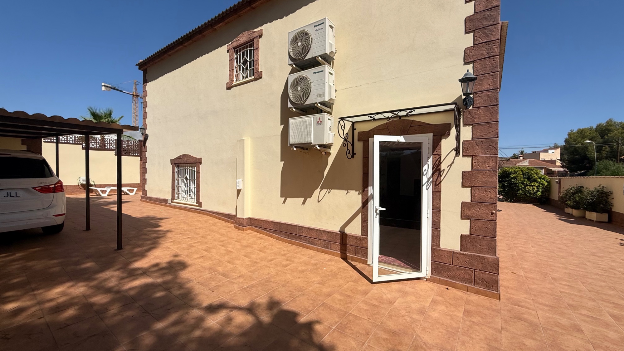 Dining area in villa for sale in Torrevieja