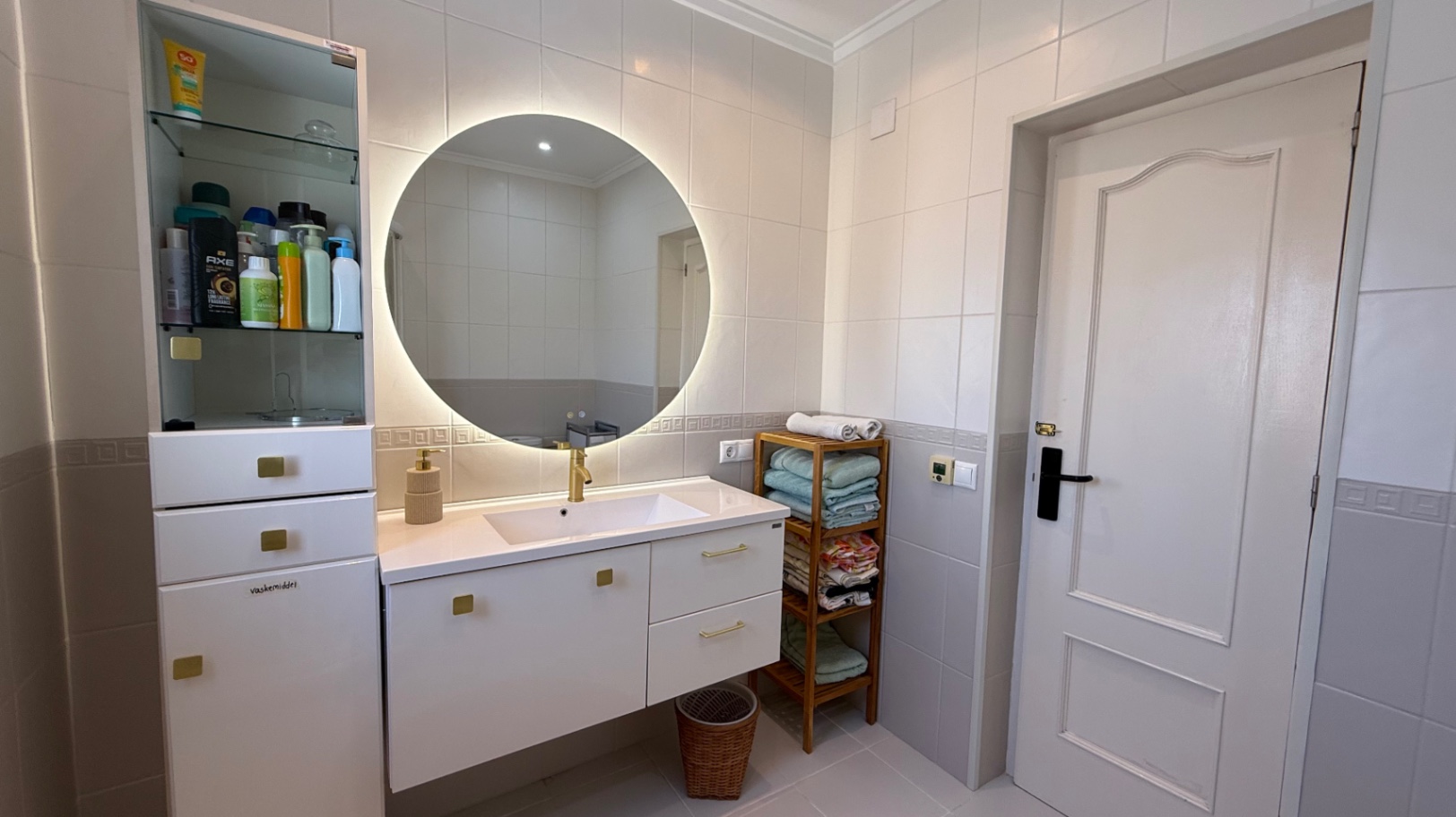 Master bedroom in villa for sale in Torrevieja