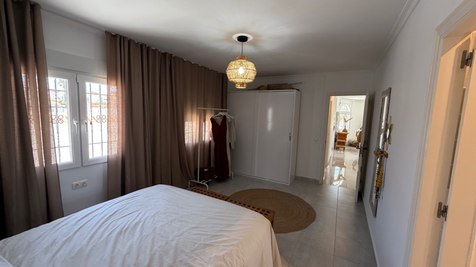 Bedroom in villa for sale in Torrevieja