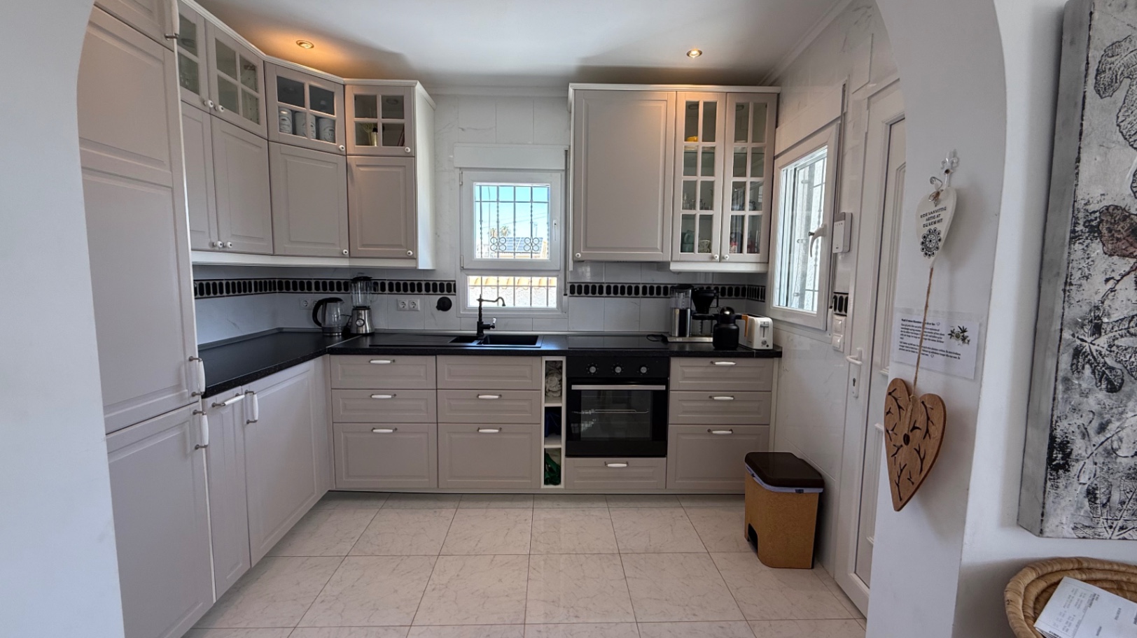 Introducing this beautifully presented three-bedroom, two-bathroom detached villa, ideally located i