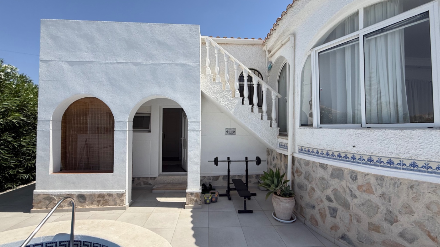 Terrace in villa for sale in Torrevieja