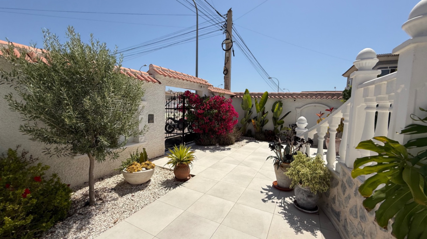 Bedroom in villa for sale in Torrevieja
