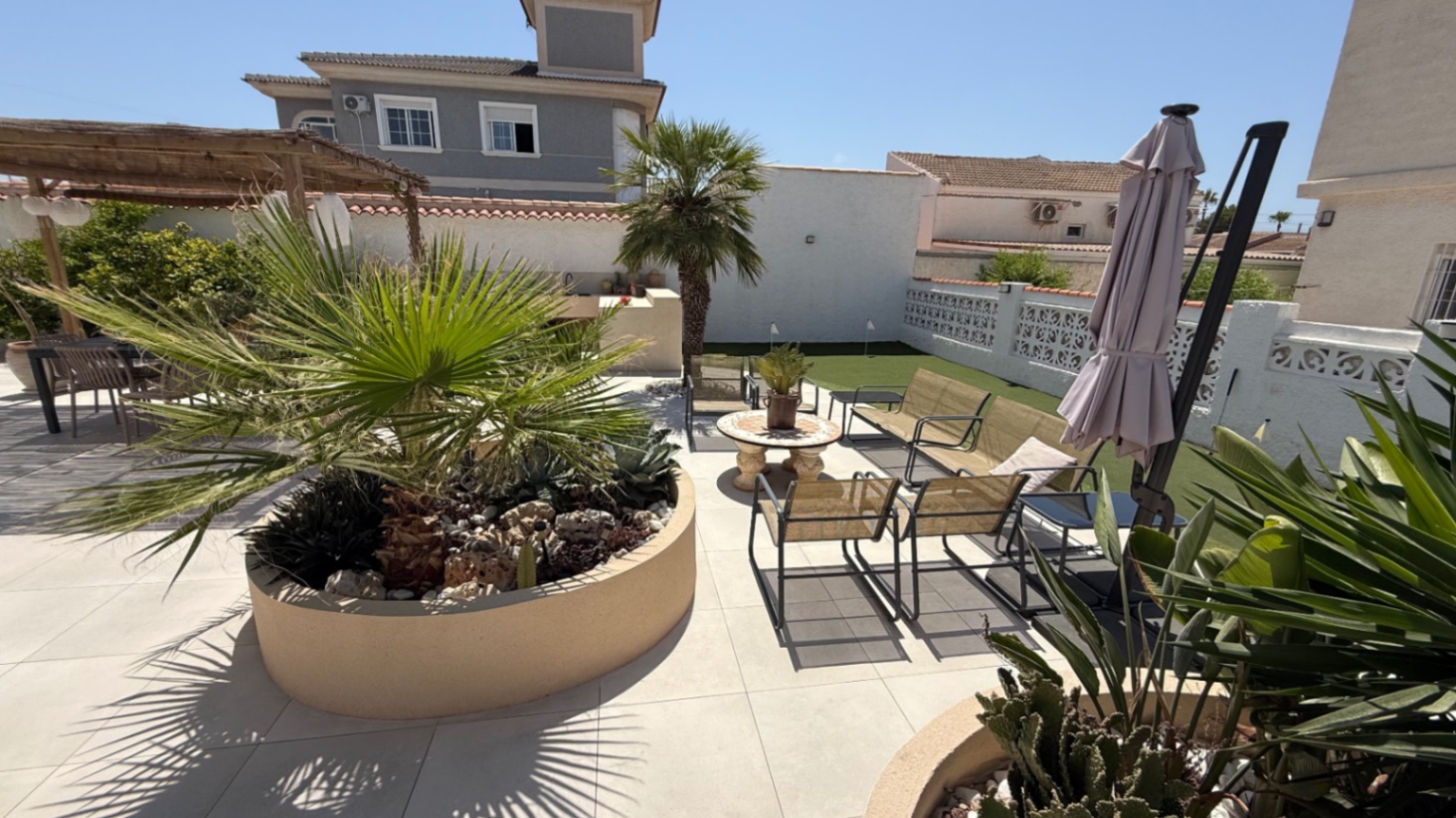 Garden in villa for sale in Torrevieja