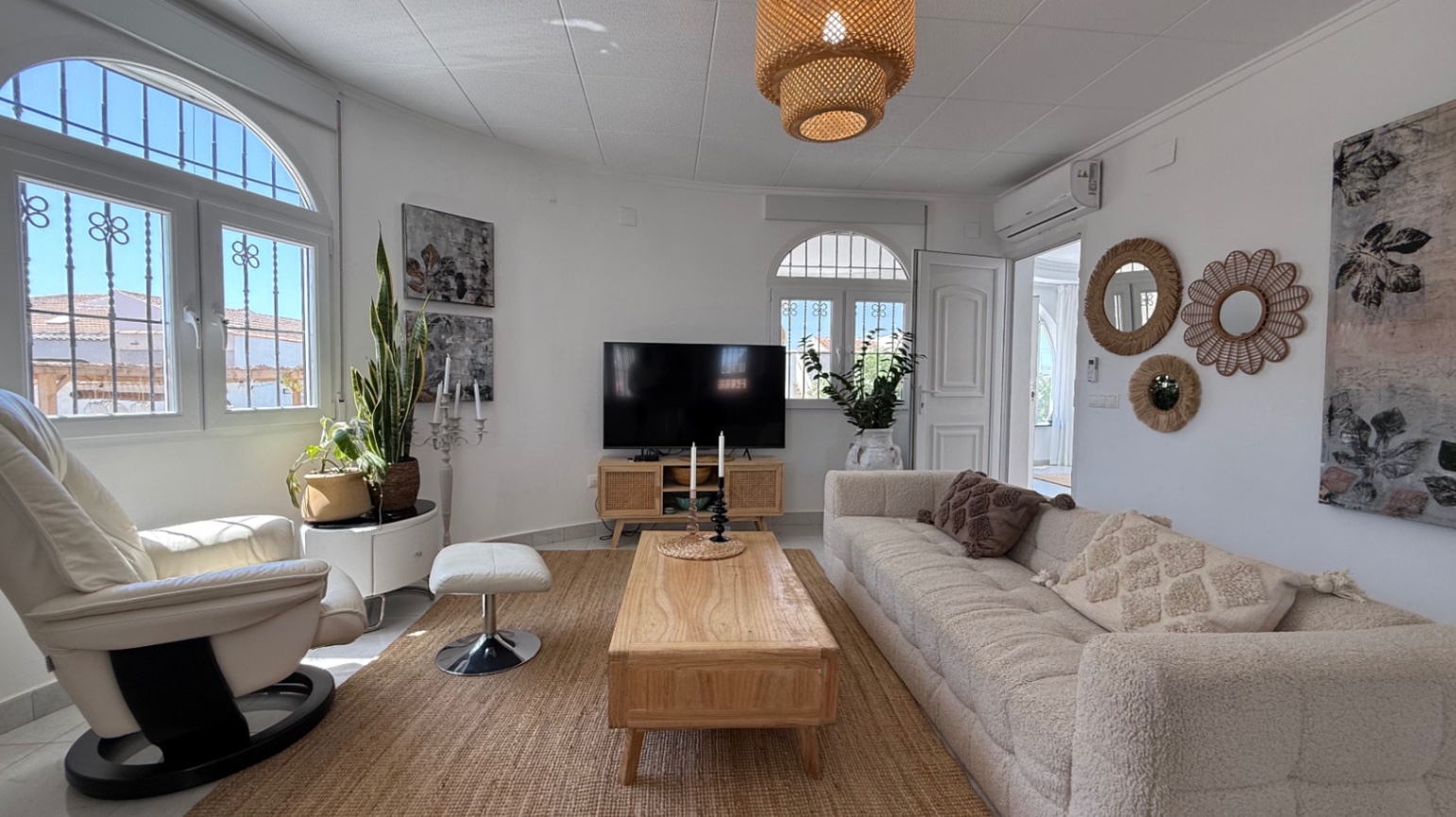 Dining area in villa for sale in Torrevieja