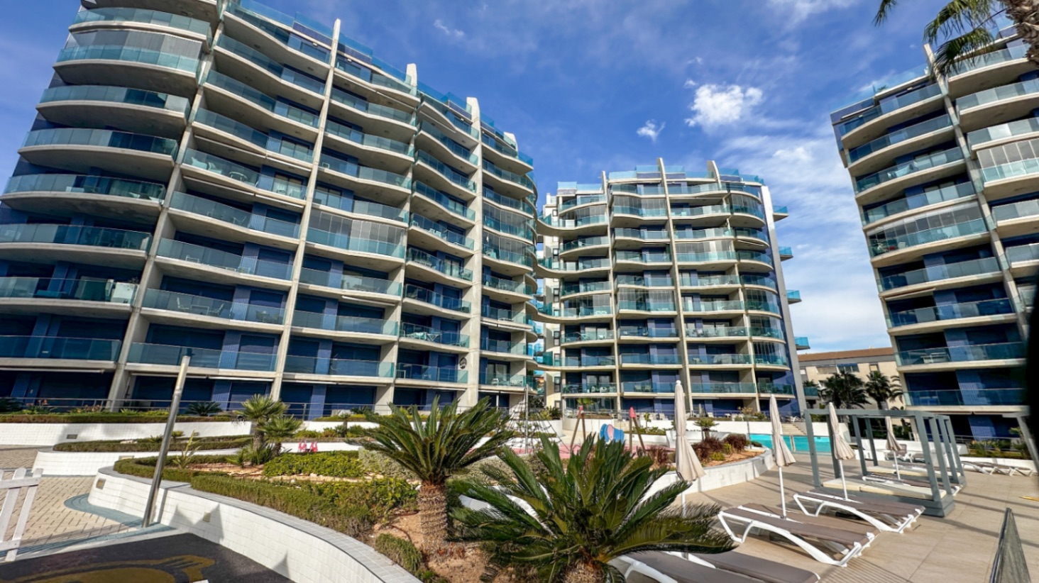 Pool area in apartment for sale in Torrevieja