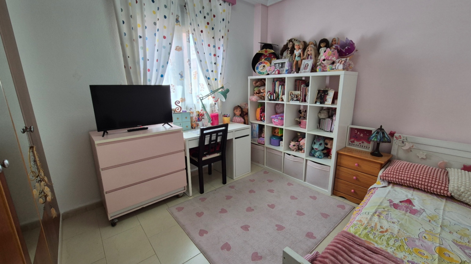 Bedroom in villa for sale in Torrevieja