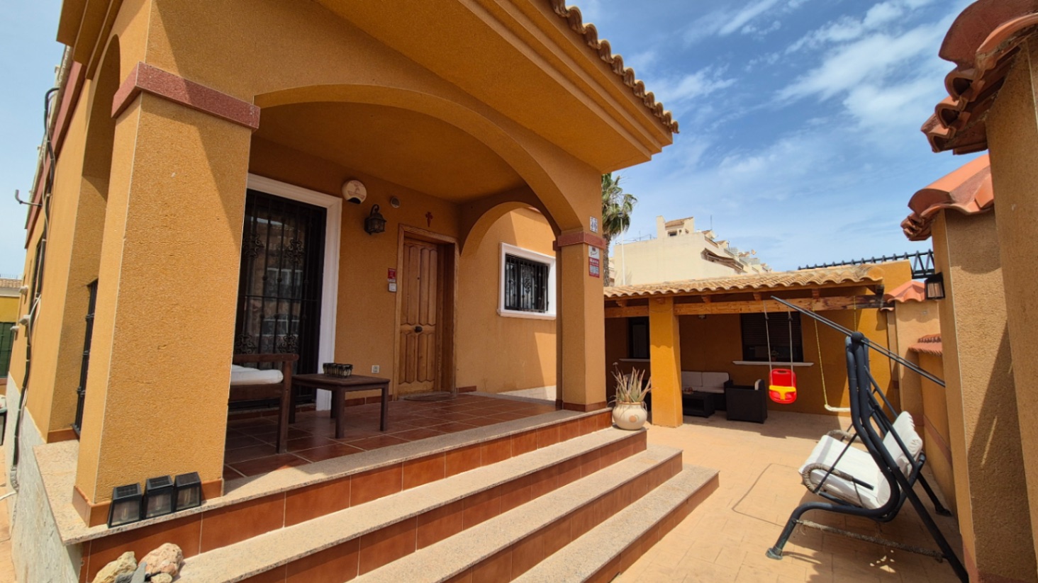 Terrace in villa for sale in Torrevieja