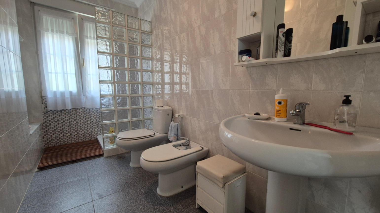 Bathroom in villa for sale in Orihuela