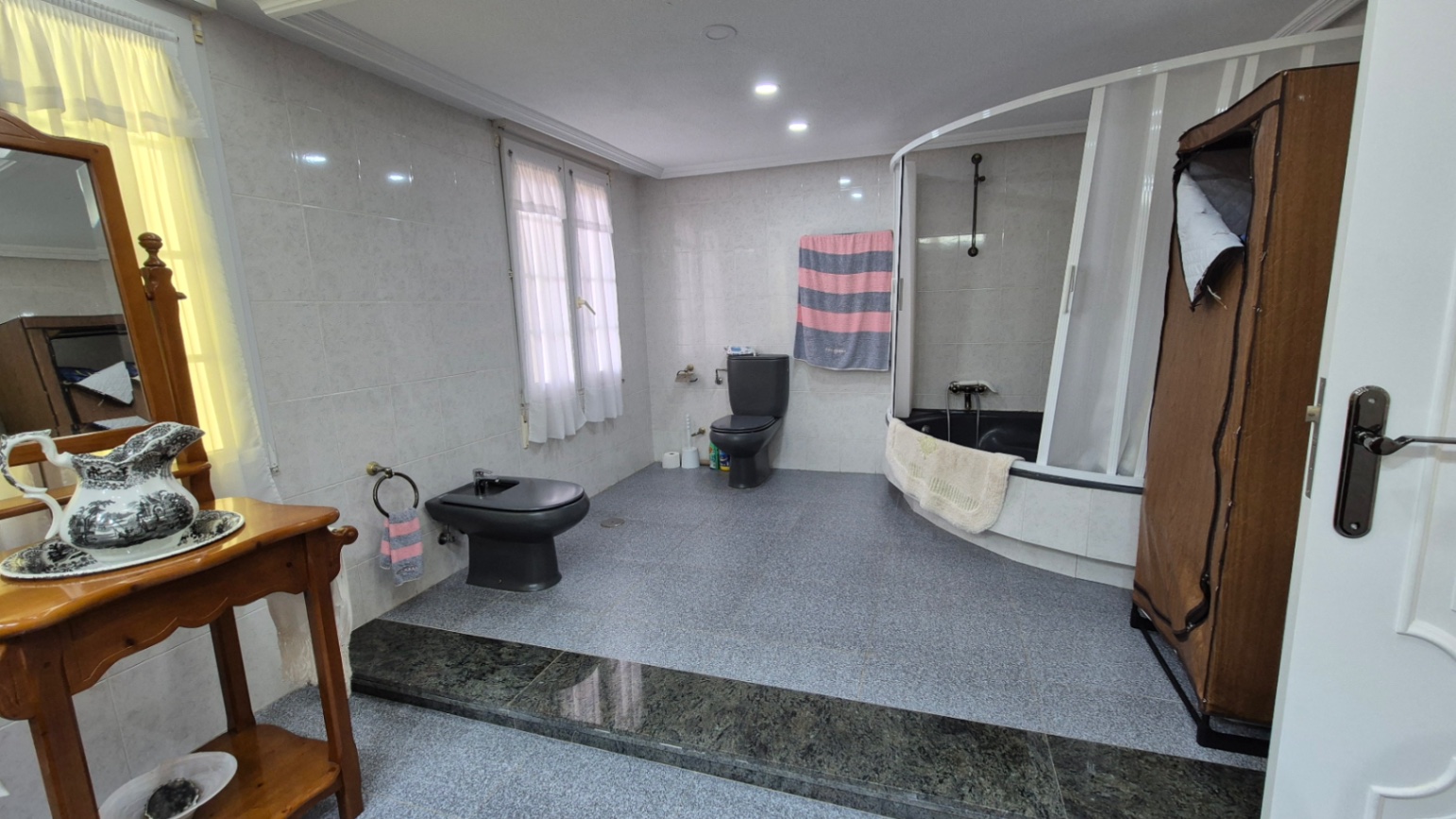 Pool area in villa for sale in Orihuela