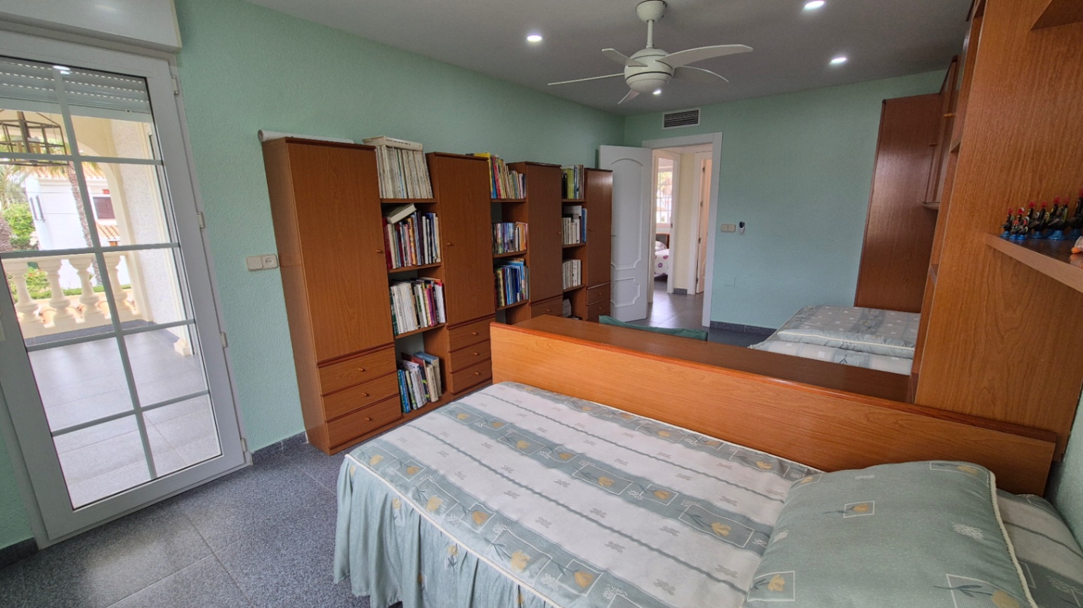 Bathroom in villa for sale in Orihuela