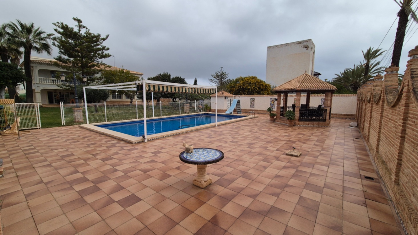 Pool area in villa for sale in Orihuela