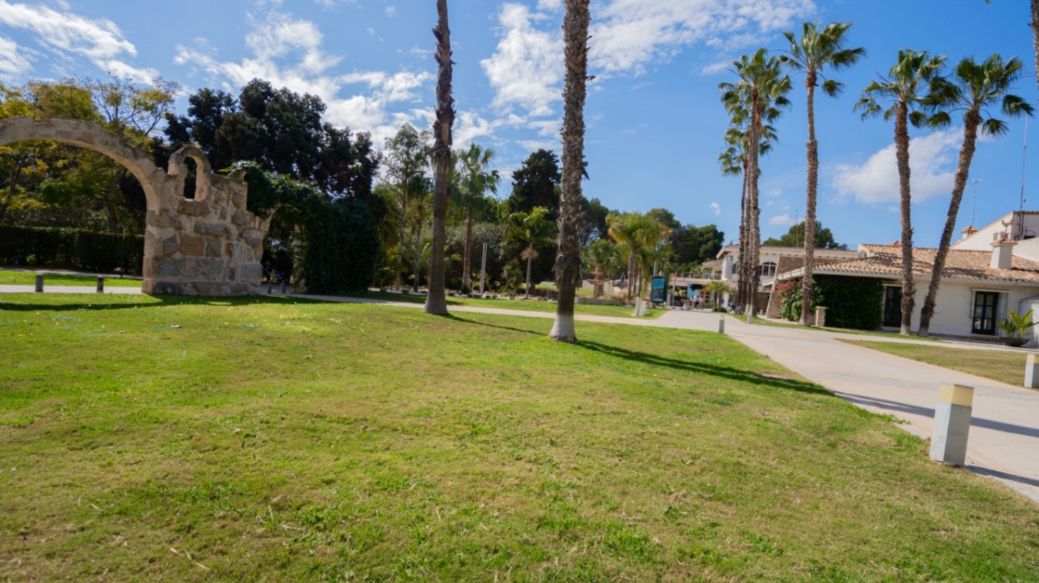 Master bedroom in apartment for sale in Orihuela