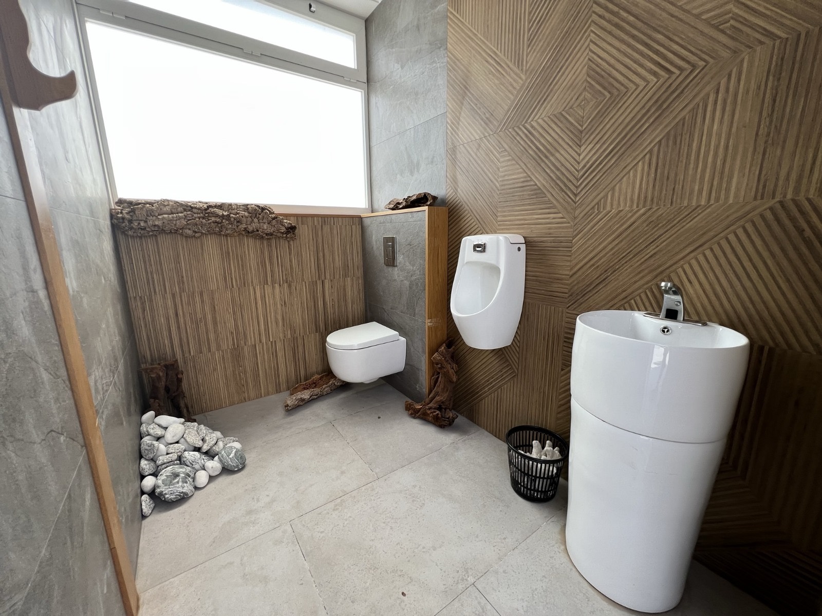 Master bedroom in commercial for sale in Torrevieja