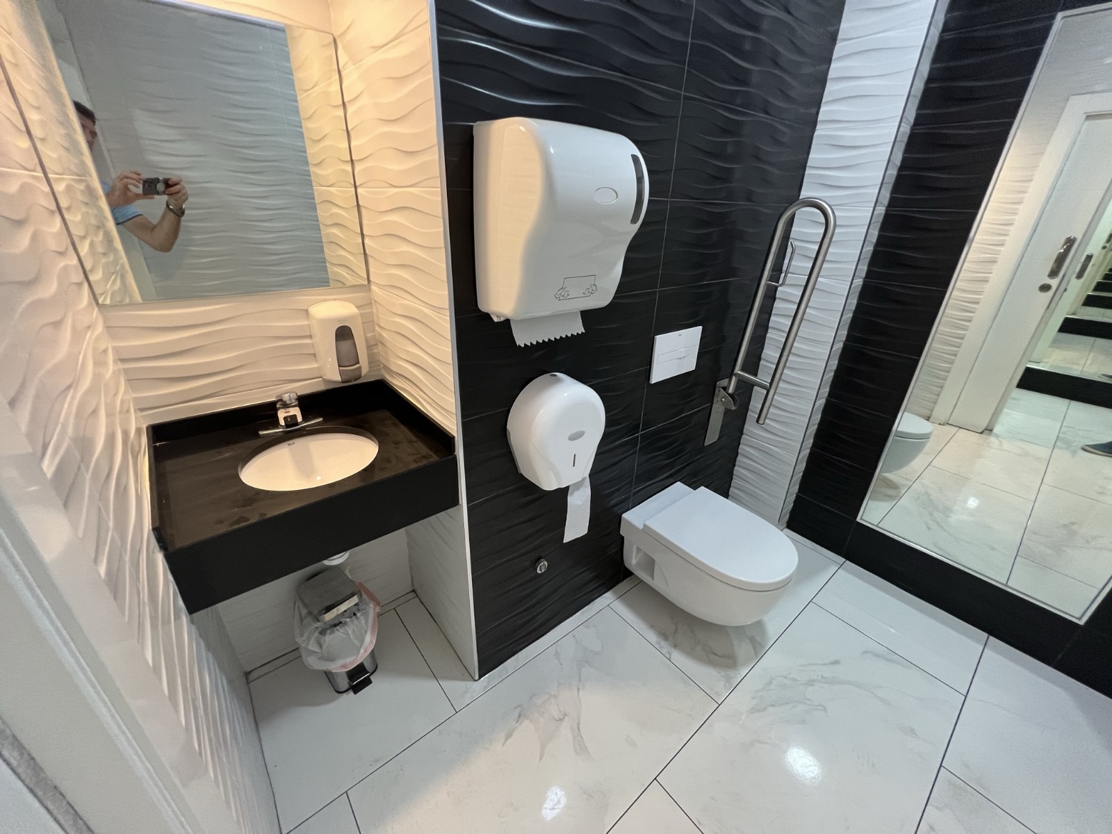 Bedroom in commercial for sale in Torrevieja