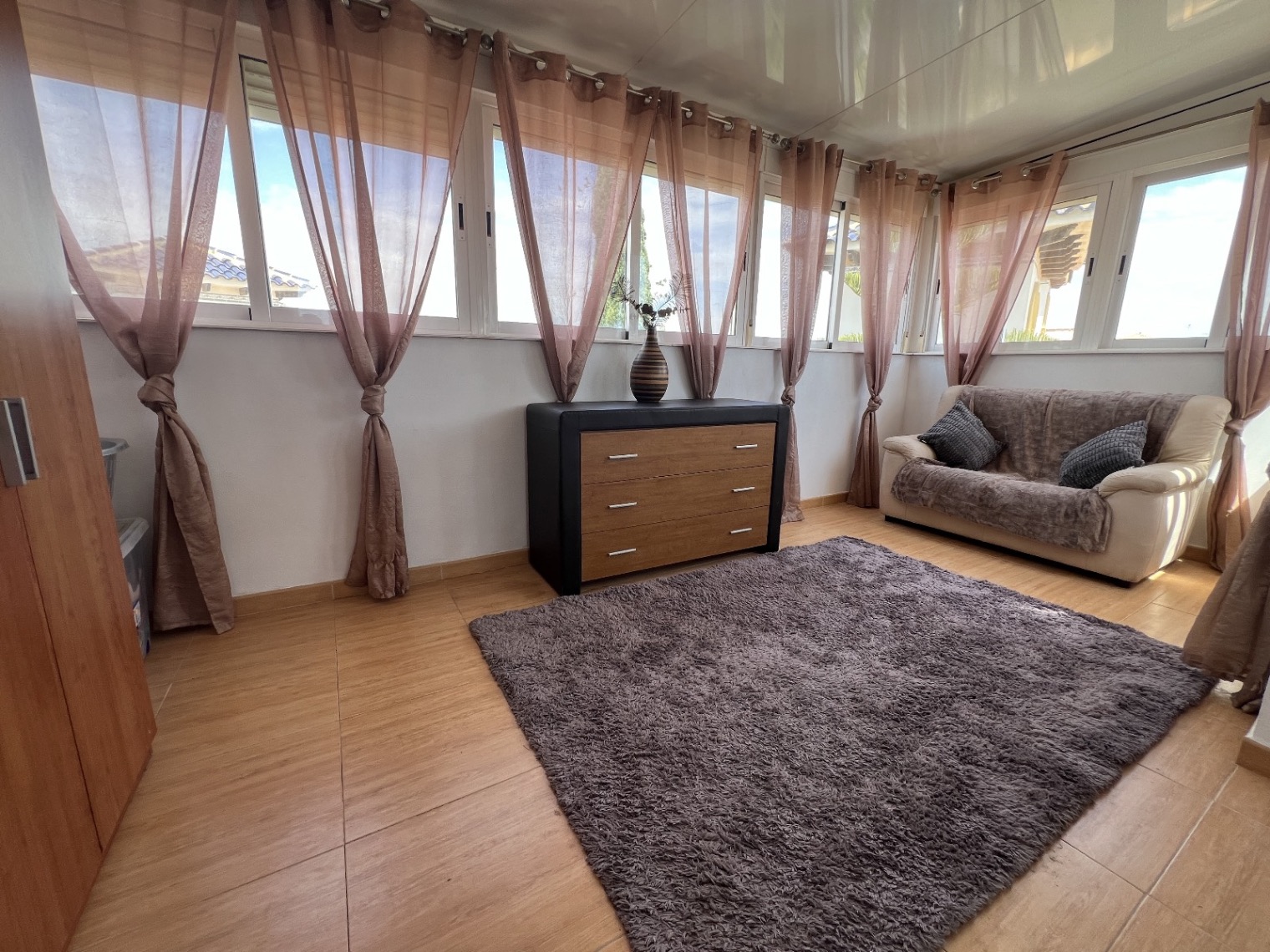 Bedroom in villa for sale in Orihuela