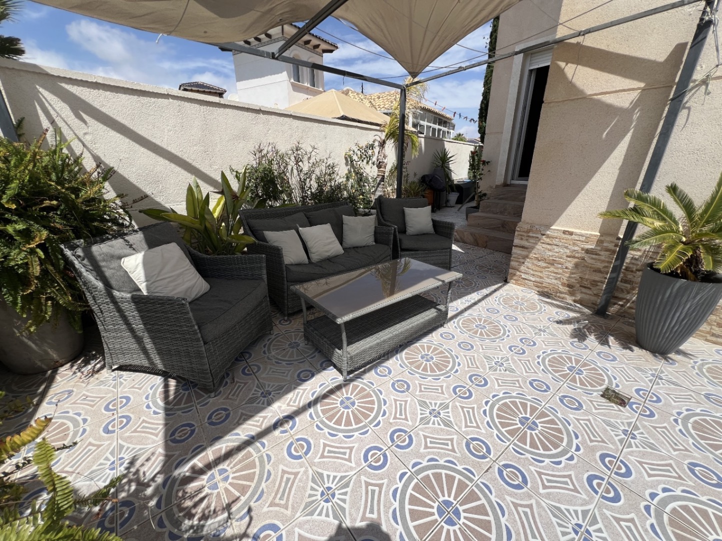 Pool area in villa for sale in Orihuela