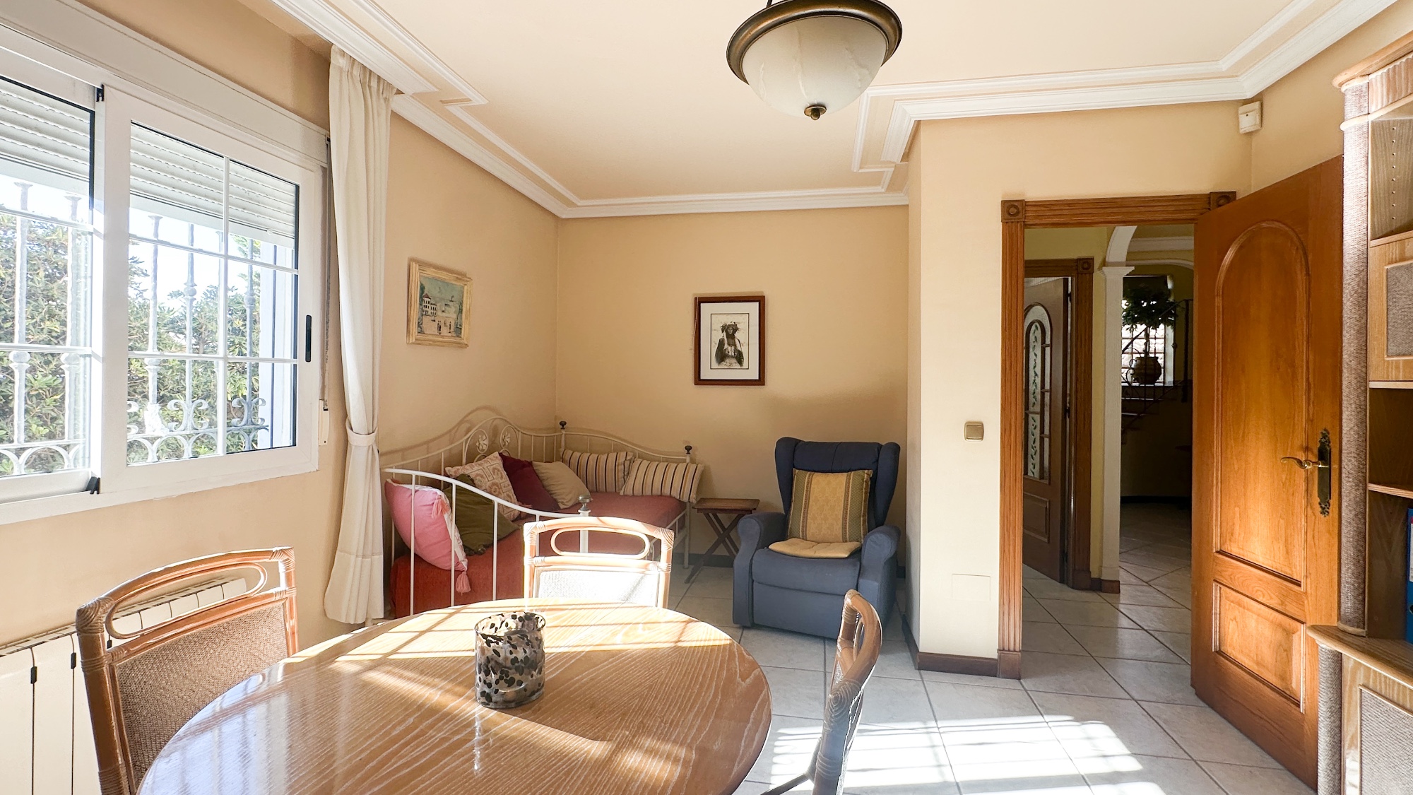 Master bedroom in villa for sale in La Mata