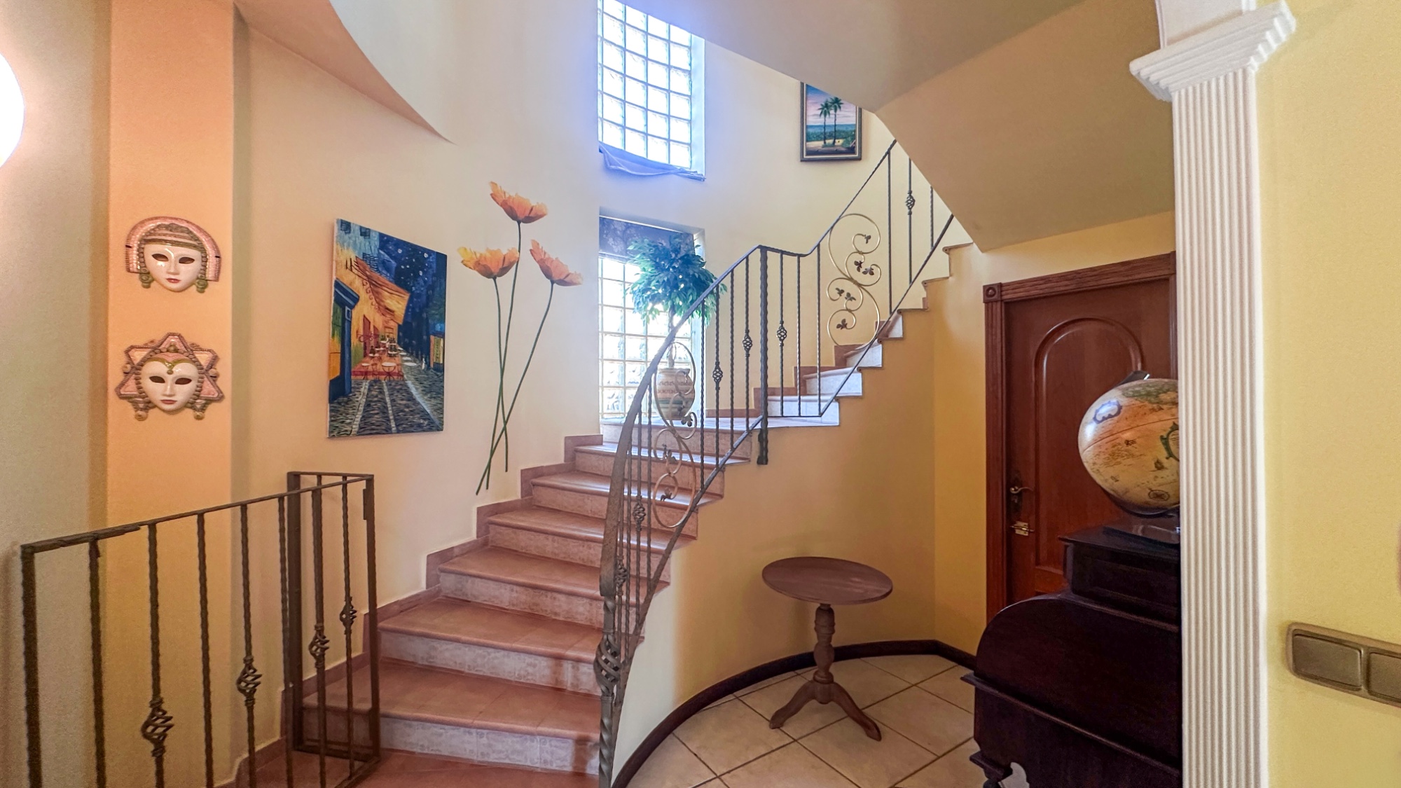 Bedroom in villa for sale in La Mata