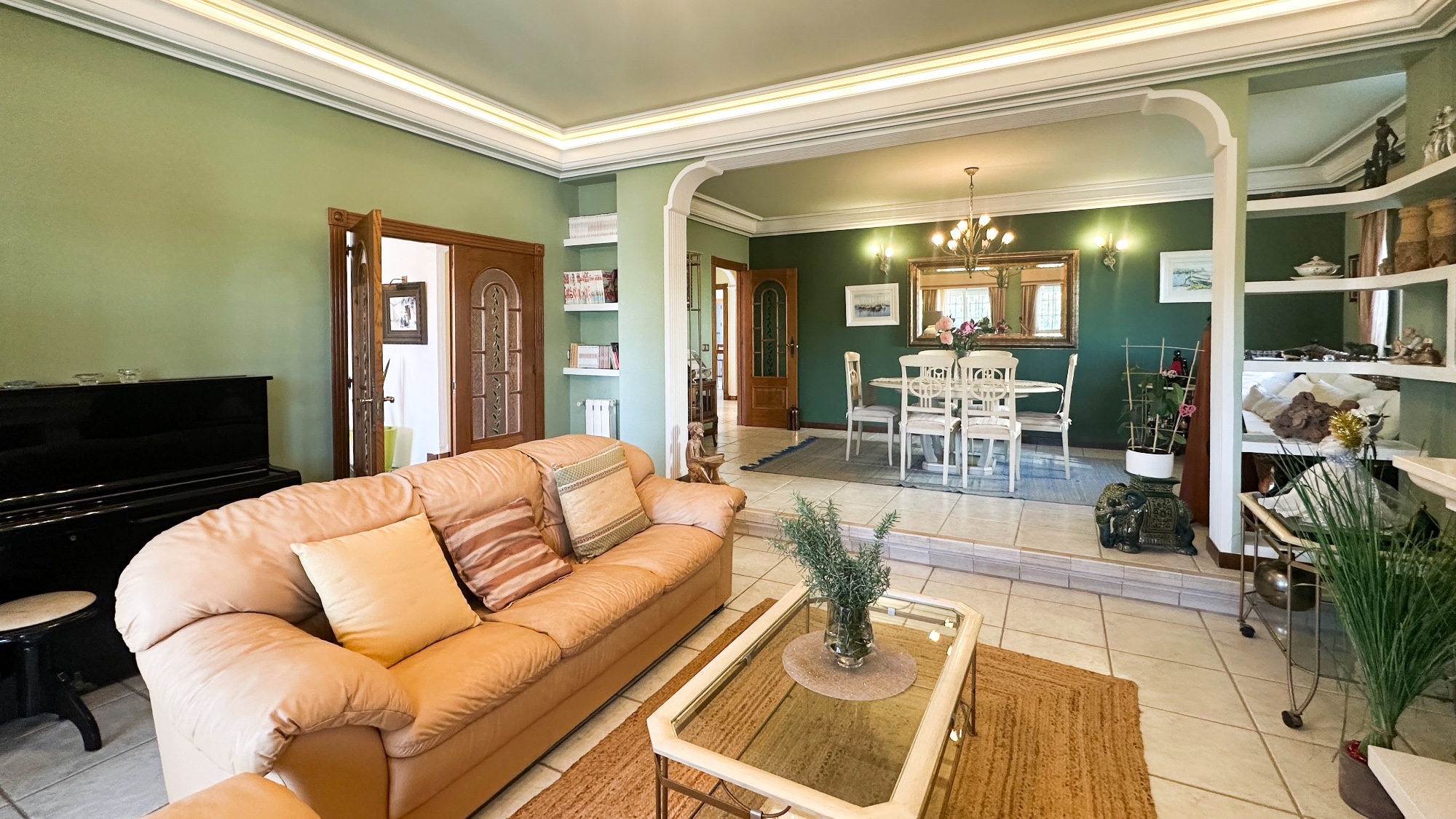 Dining area in villa for sale in La Mata