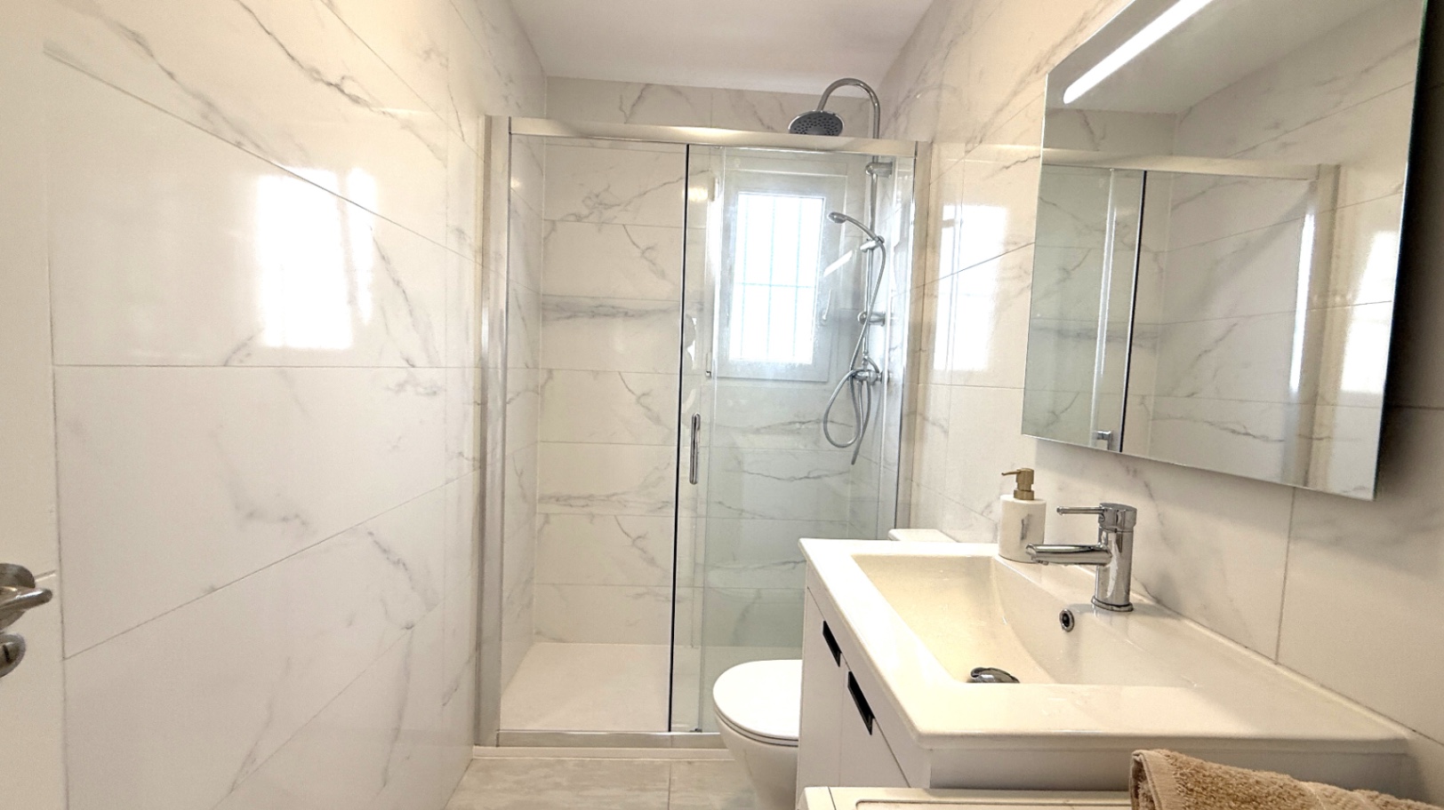 Bathroom in penthouse for sale in Torrevieja