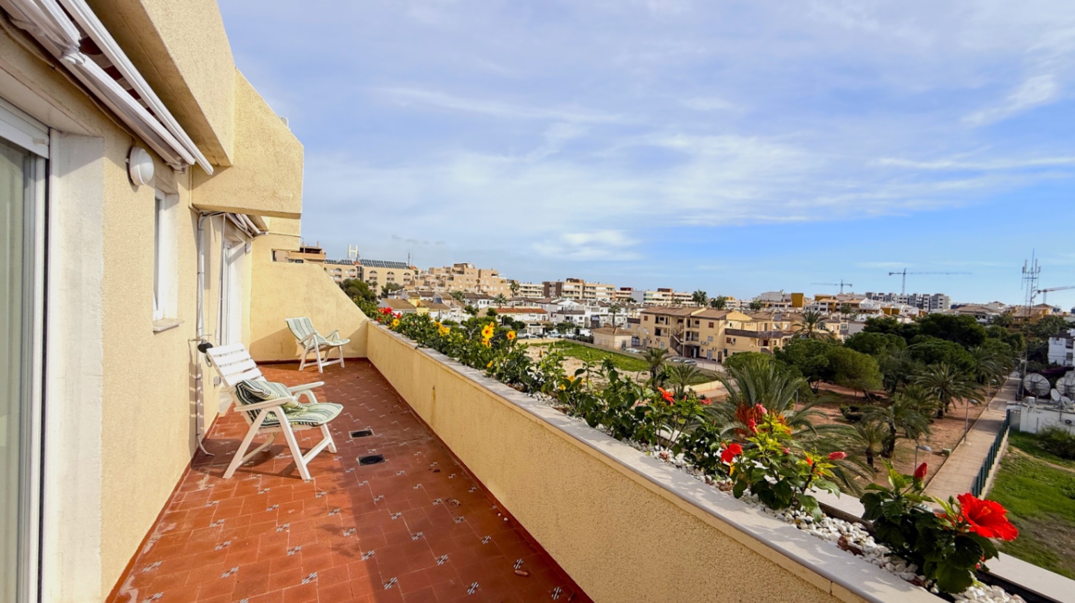 Garden in penthouse for sale in Torrevieja