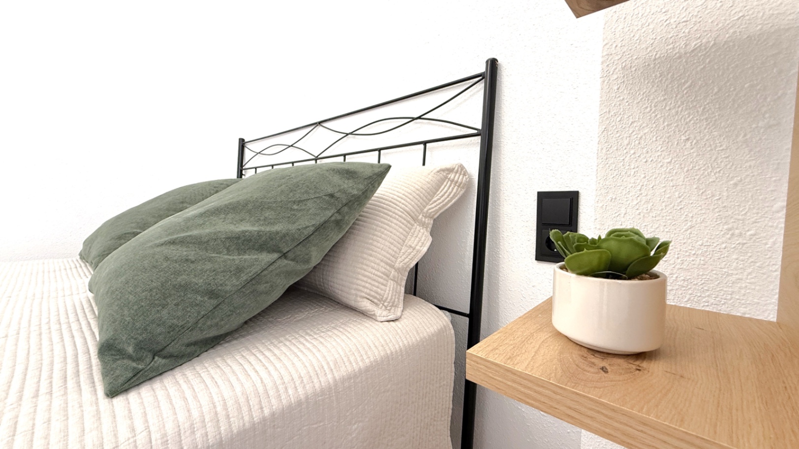 Bedroom in apartment for sale in Torrevieja