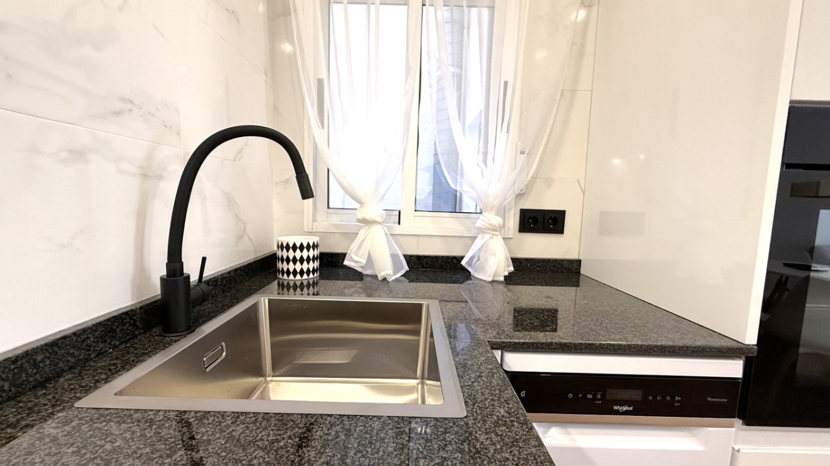 Discover this beautifully fully refurbished 2-bedroom, 1-bathroom apartment located on Calle Villa M