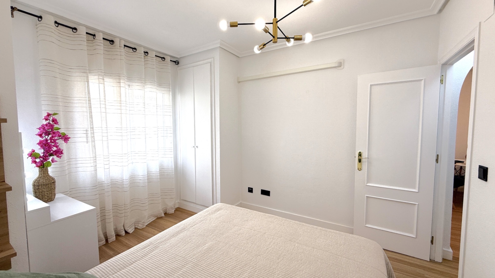 Master bedroom in apartment for sale in Torrevieja
