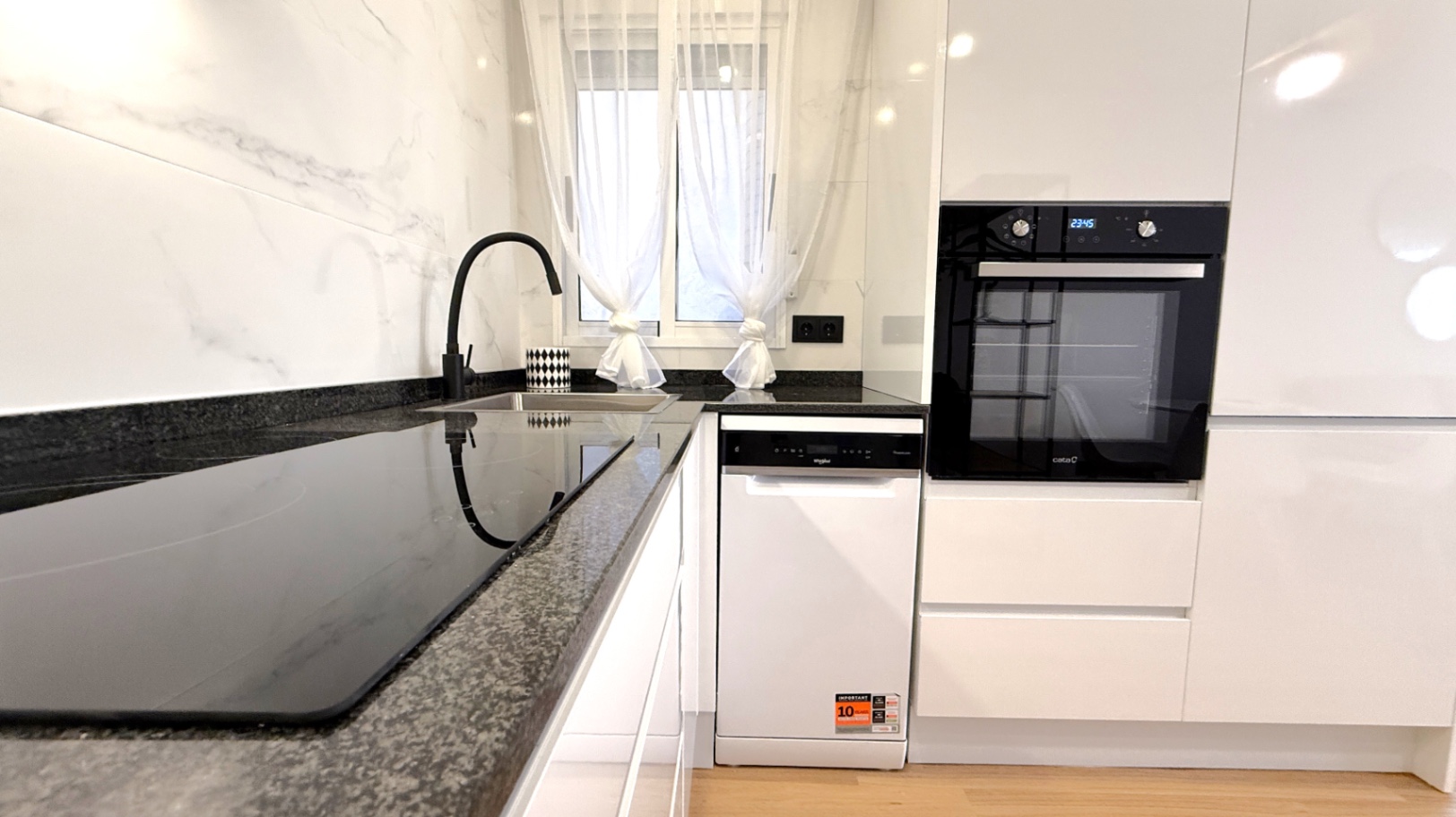 Discover this beautifully fully refurbished 2-bedroom, 1-bathroom apartment located on Calle Villa M