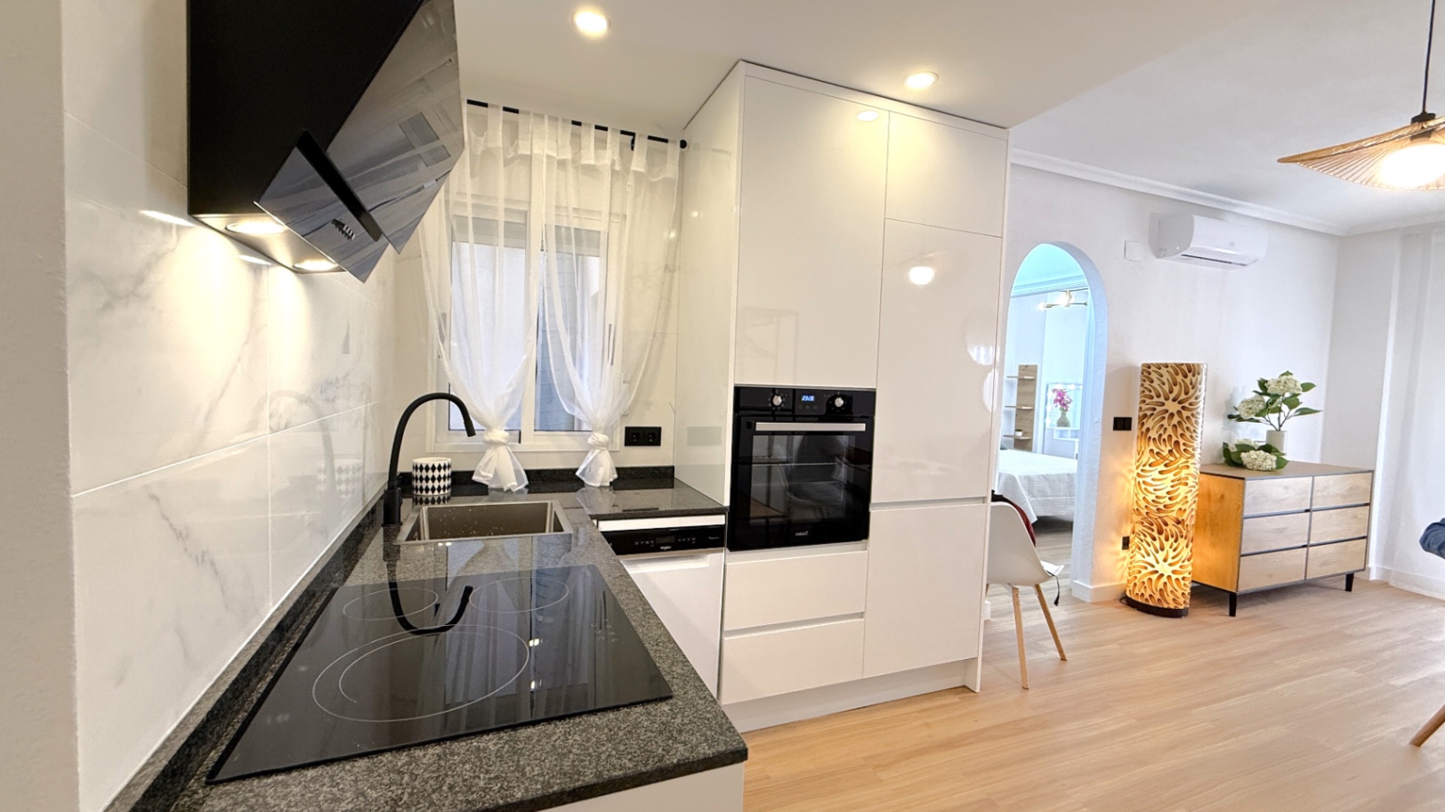 Bedroom in apartment for sale in Torrevieja