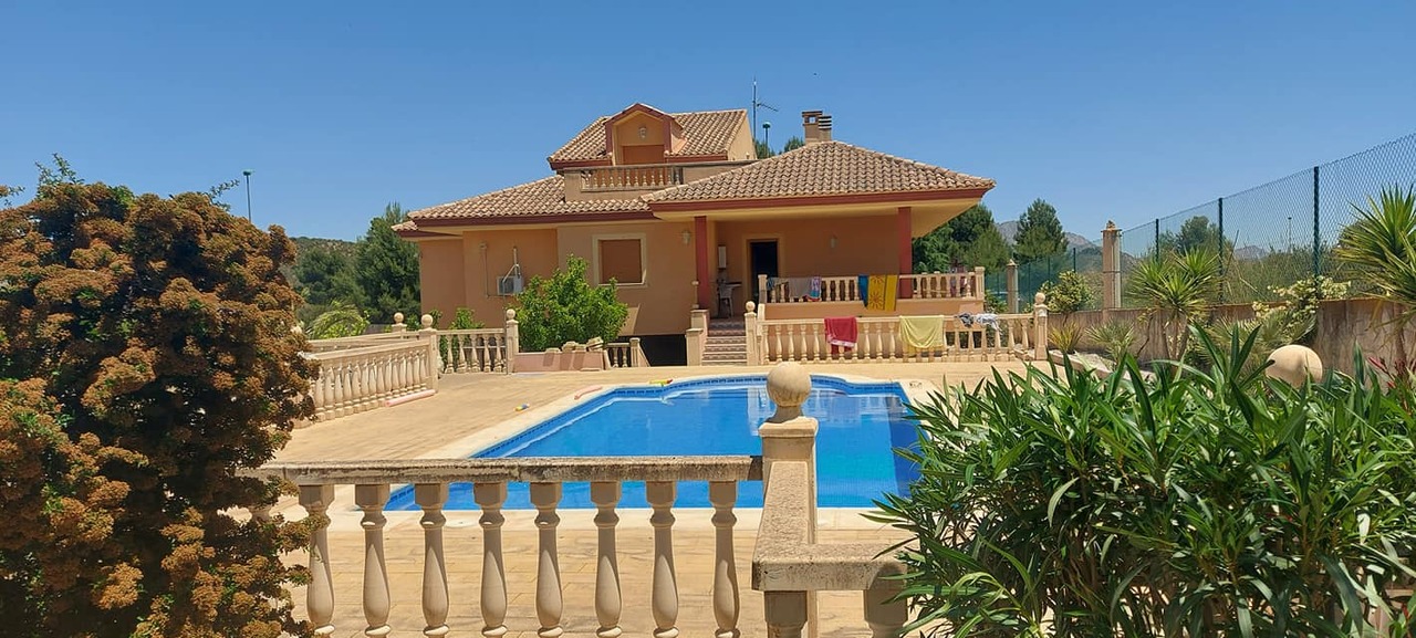 Bathroom in villa for sale in Calasparra